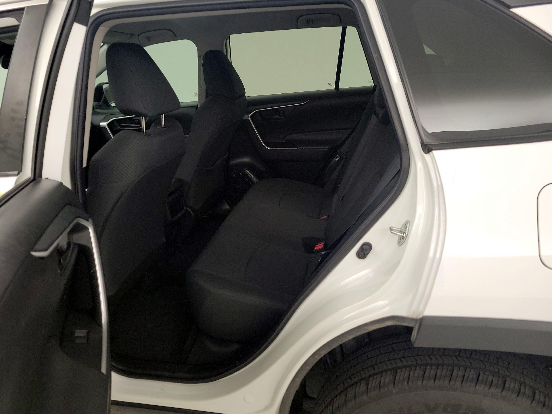 Thumbnail: 2021 Toyota RAV4 - 18