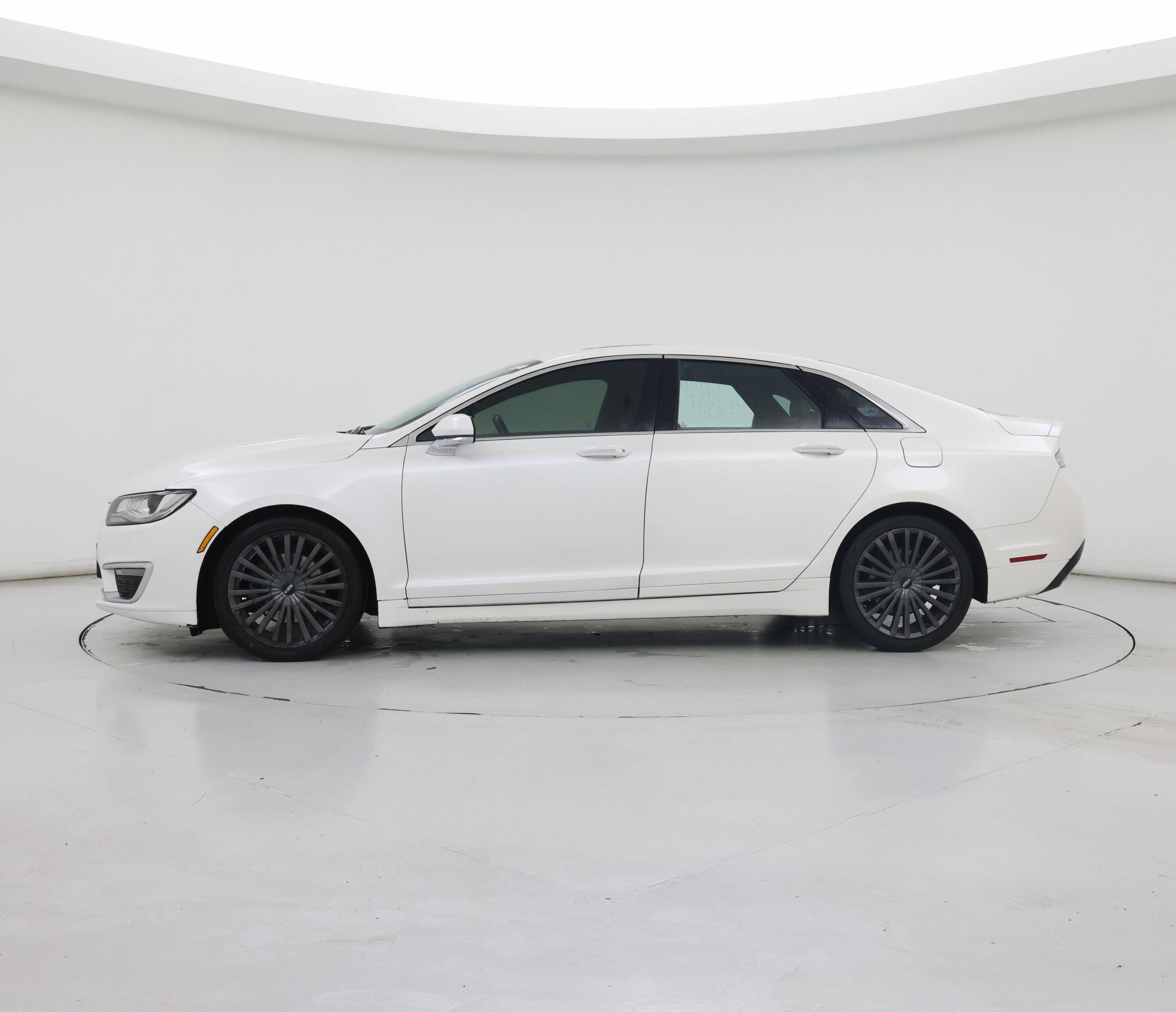 Thumbnail: 2017 Lincoln MKZ - 3