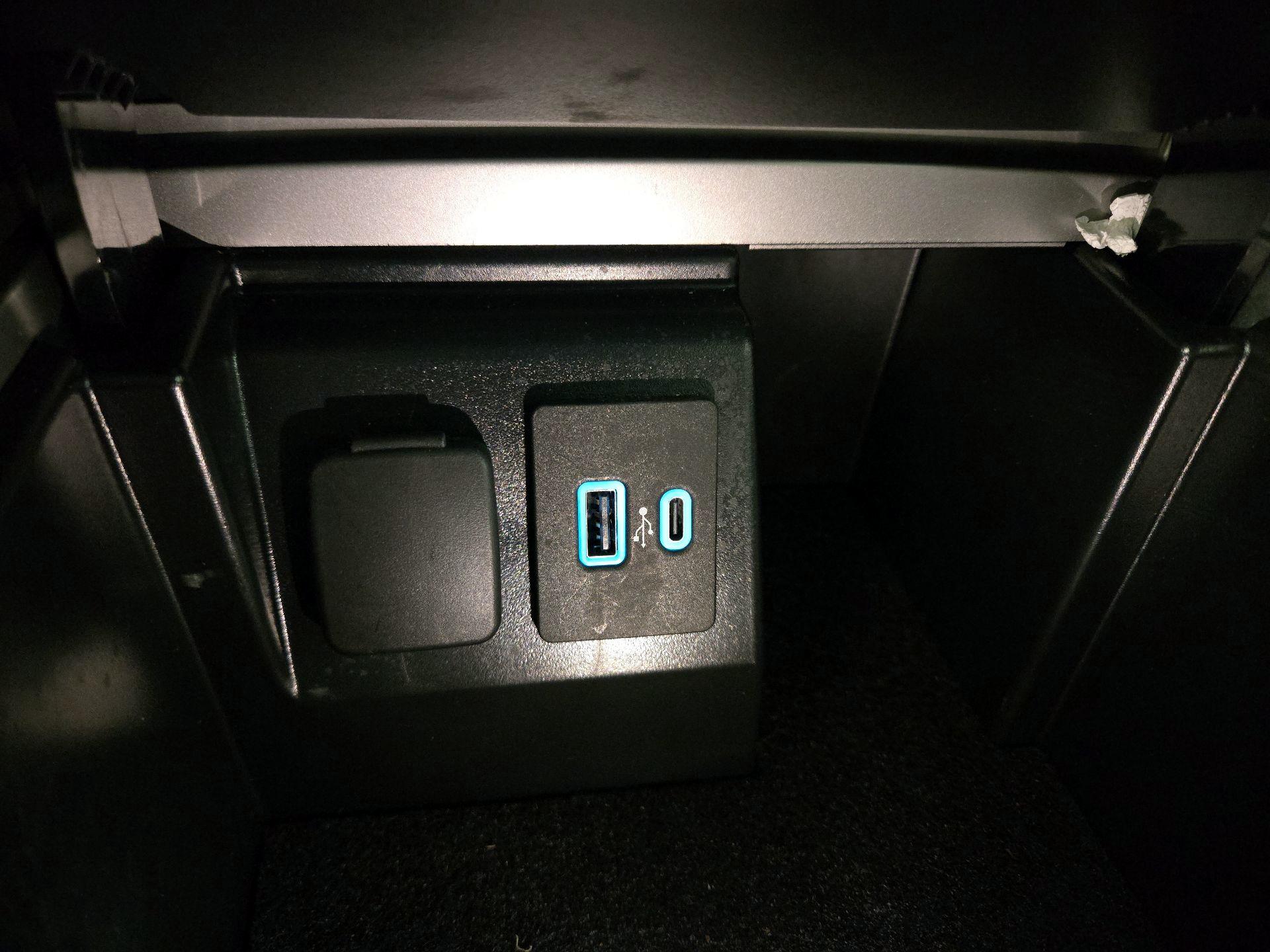 Thumbnail: 2022 Ford Explorer - 18