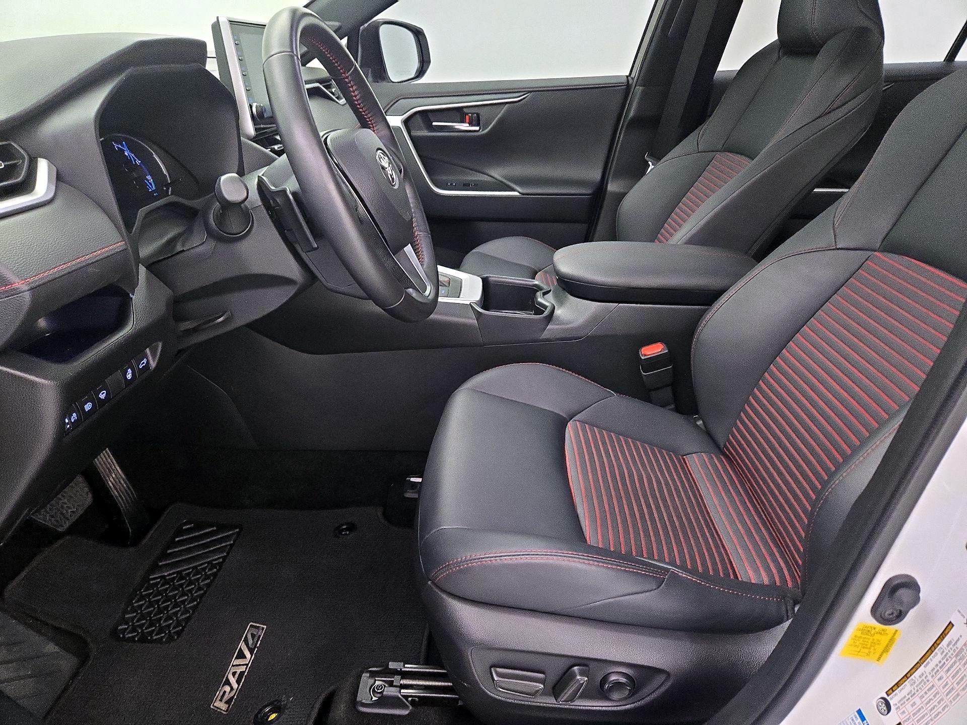 Thumbnail: 2022 Toyota RAV4 - 11