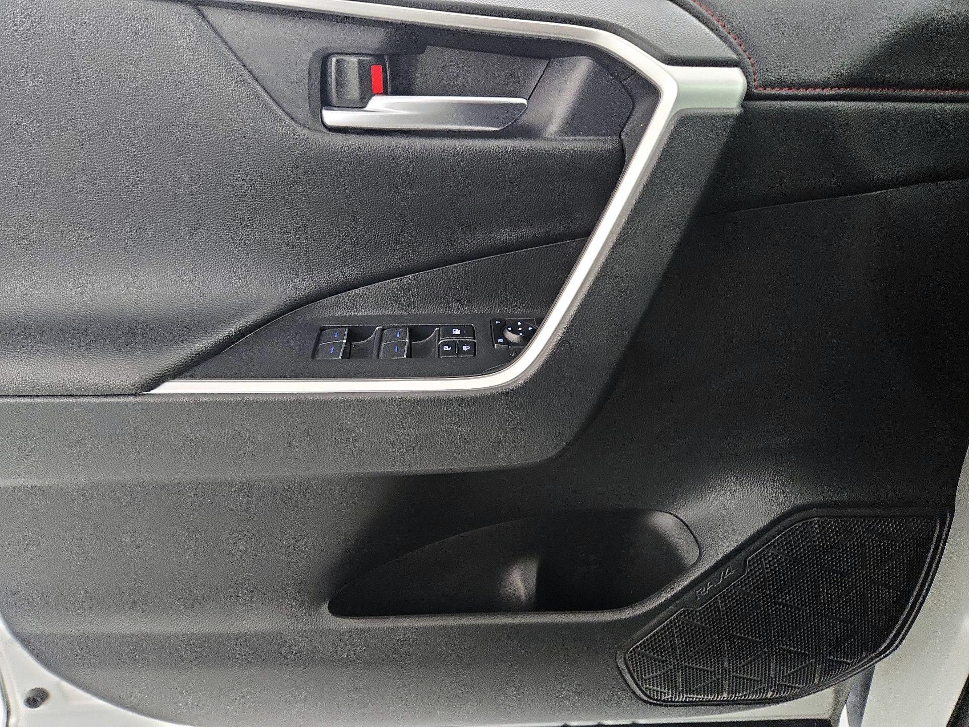 Thumbnail: 2022 Toyota RAV4 - 12