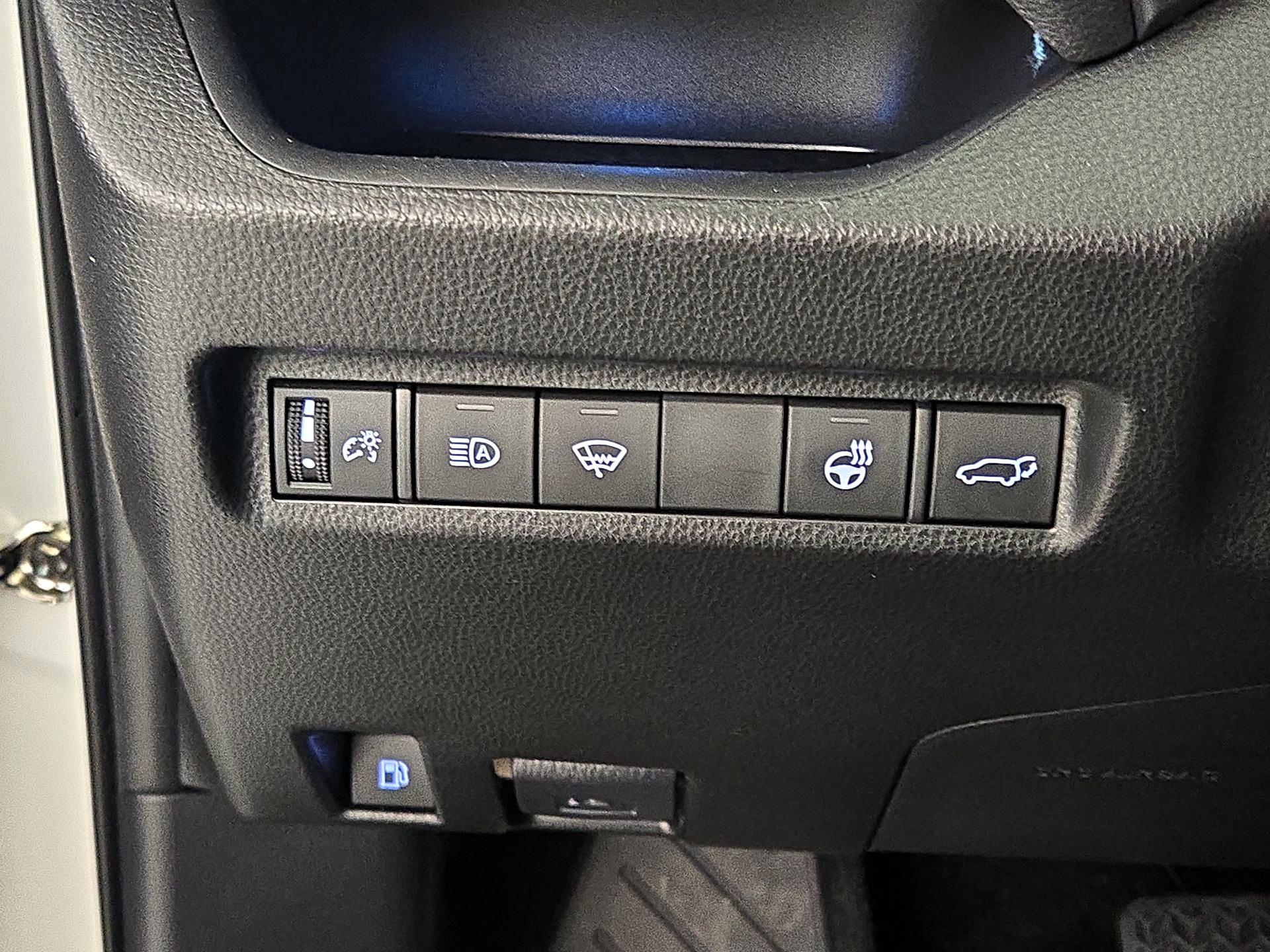 Thumbnail: 2022 Toyota RAV4 - 13