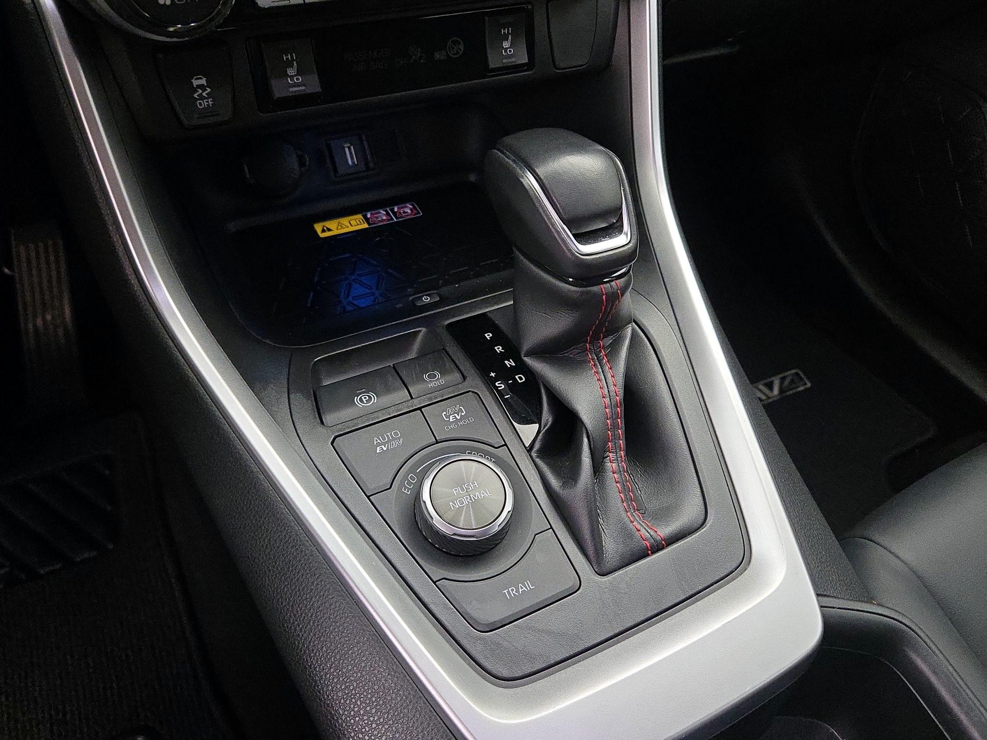 Thumbnail: 2022 Toyota RAV4 - 18