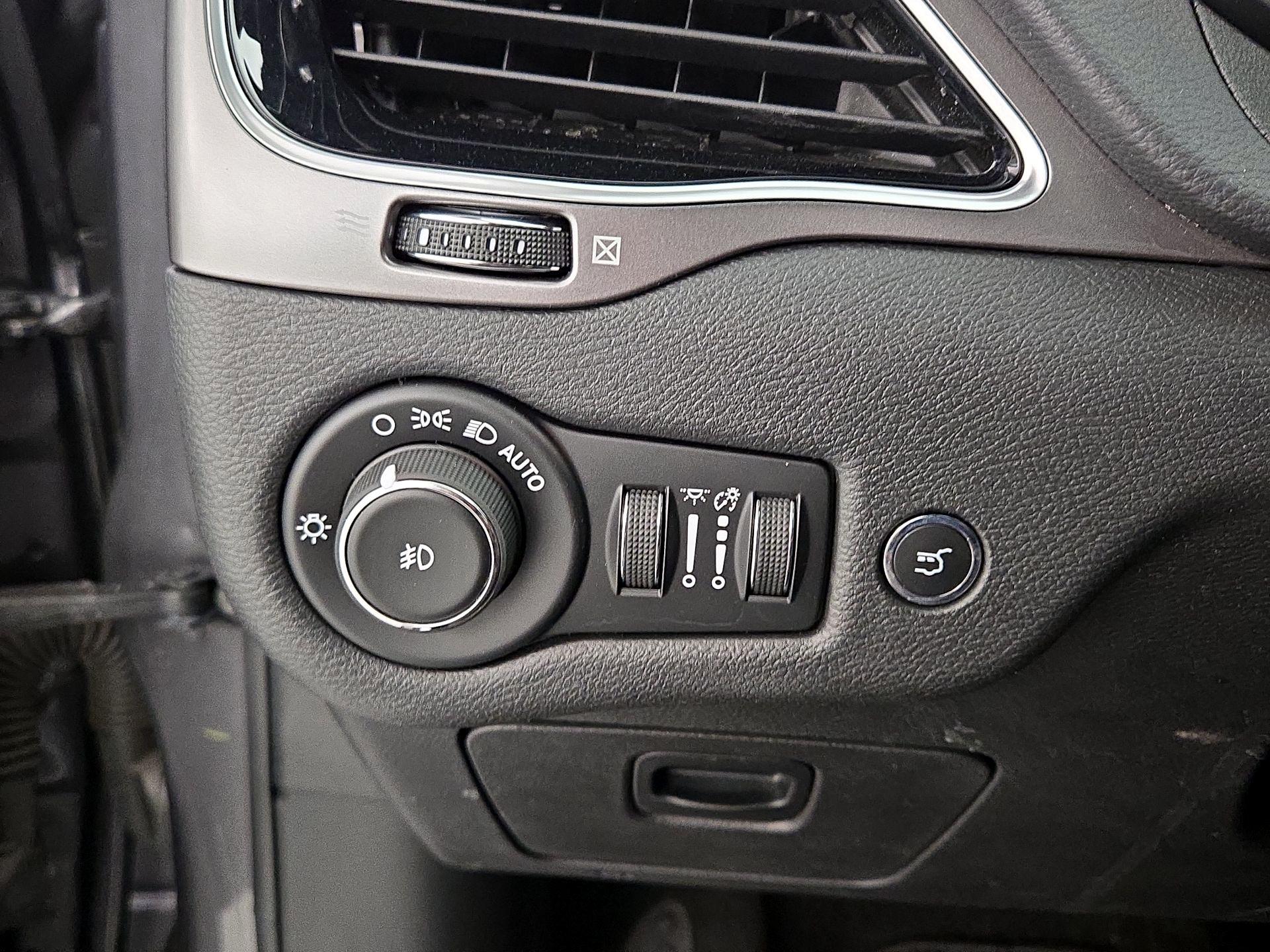 Thumbnail: 2020 Jeep Cherokee - 13