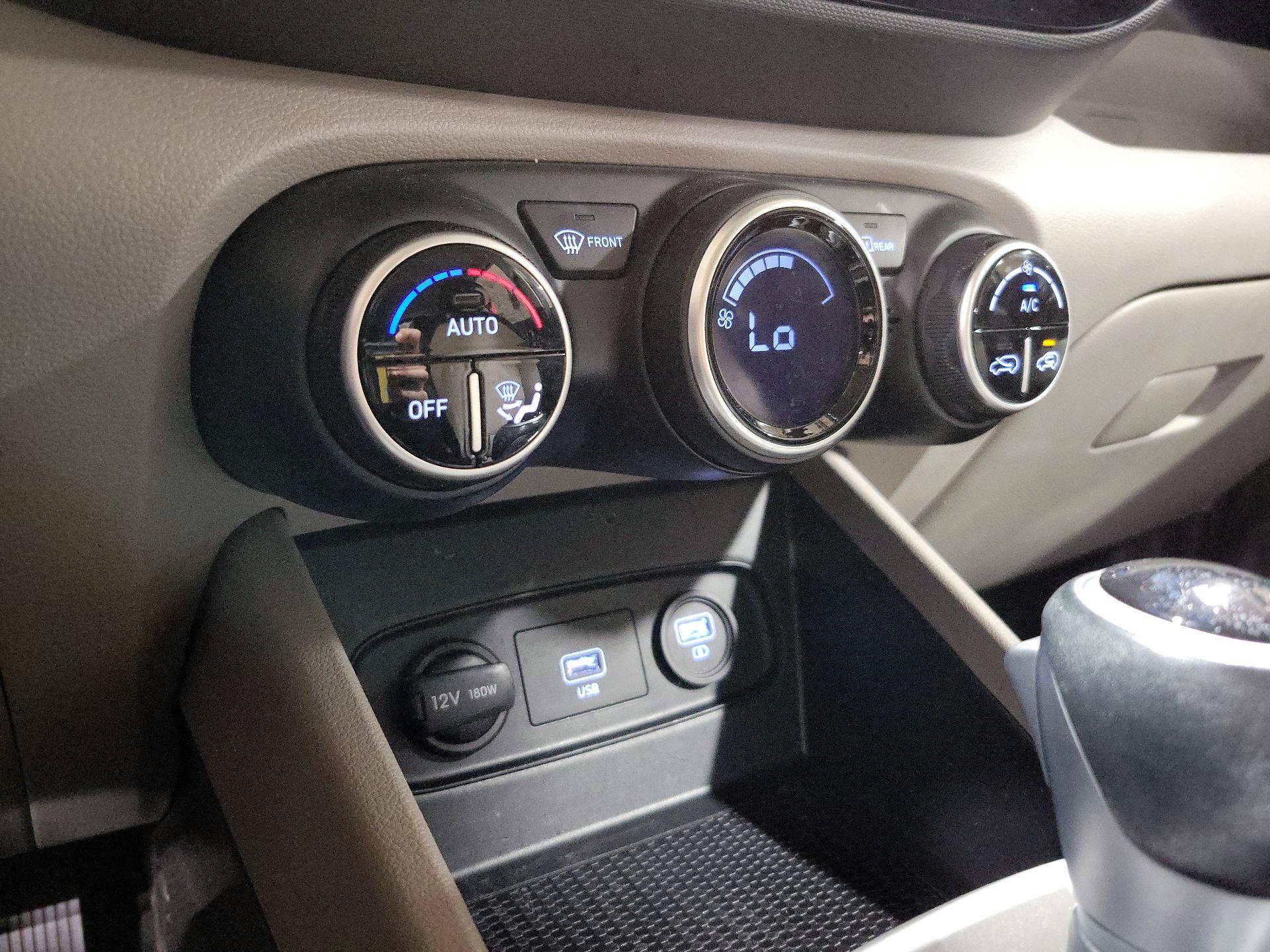 Thumbnail: 2020 Hyundai Venue - 16