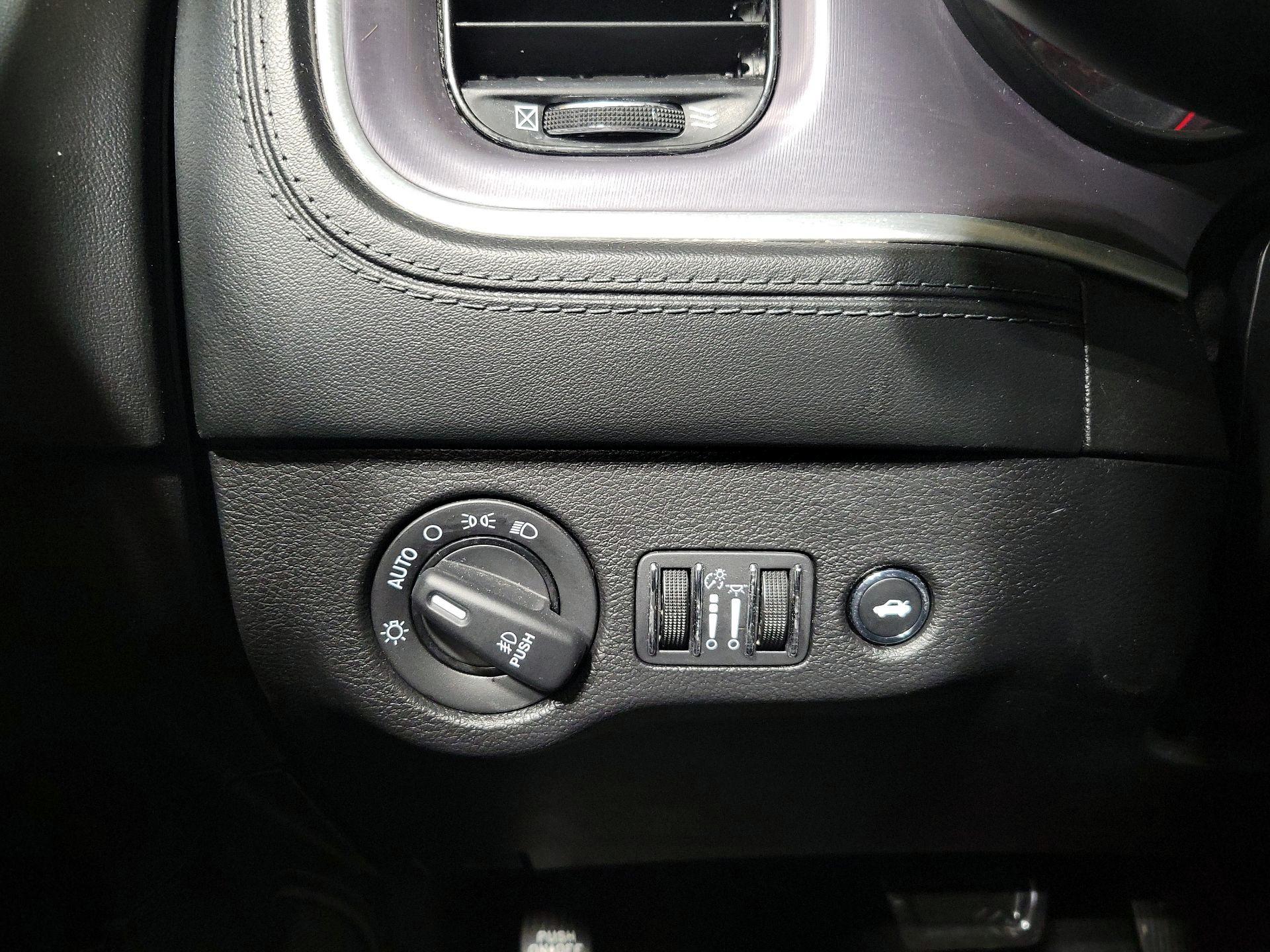 Thumbnail: 2019 Dodge Charger - 13