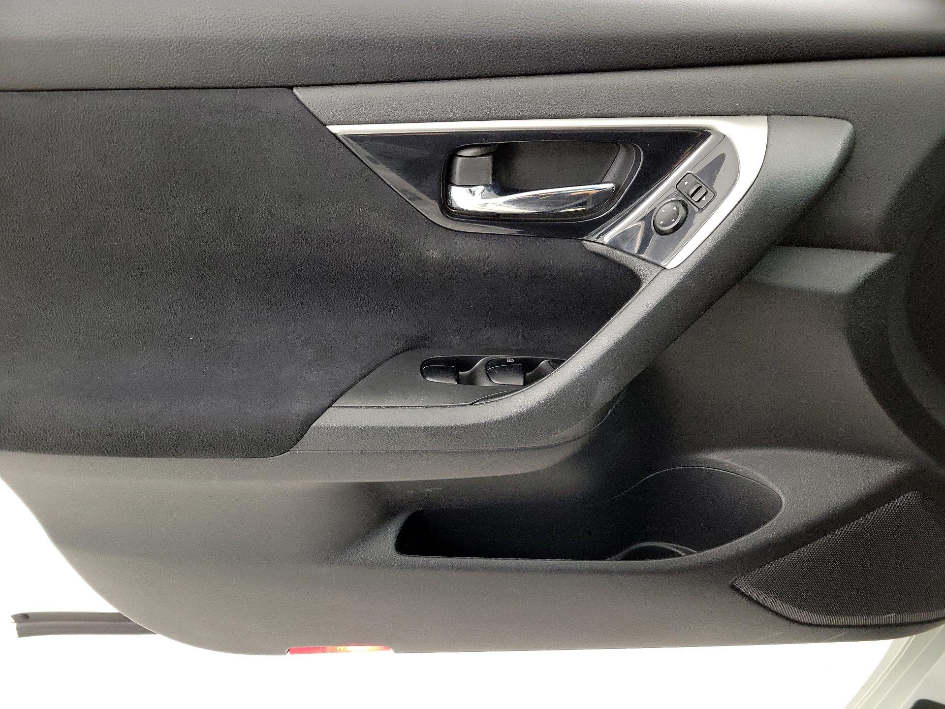 Thumbnail: 2014 Nissan Altima - 12