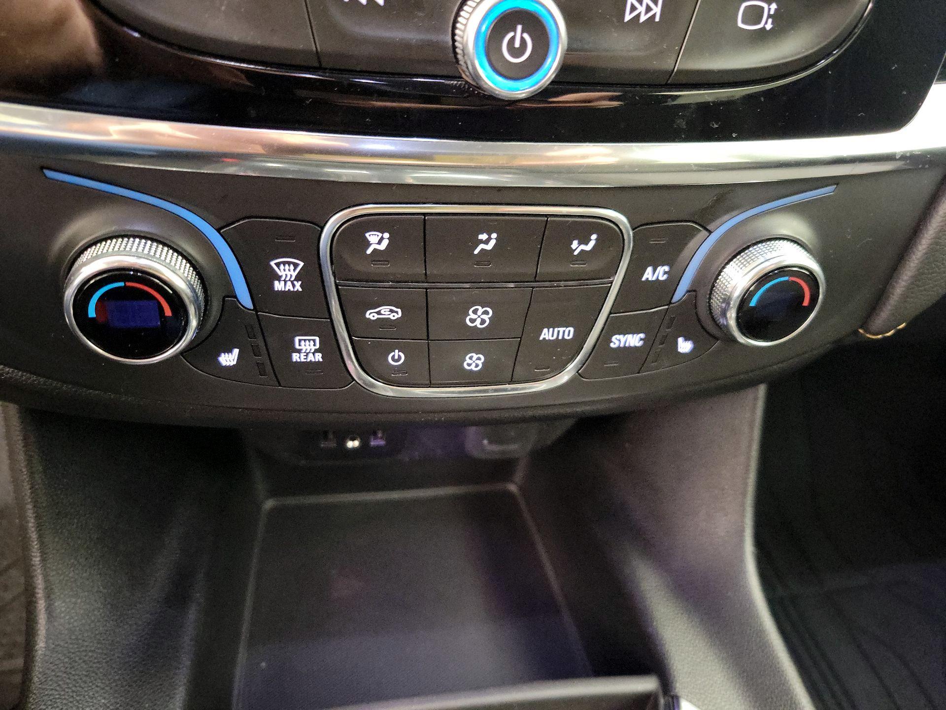 Thumbnail: 2020 Chevrolet Traverse - 16