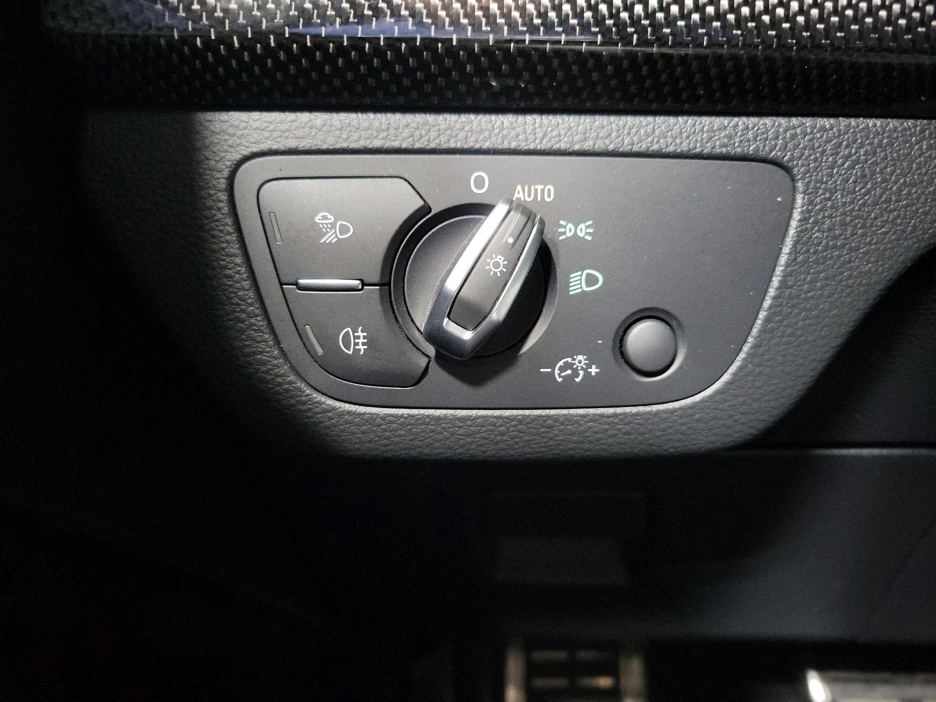 Thumbnail: 2019 Audi SQ5 - 13