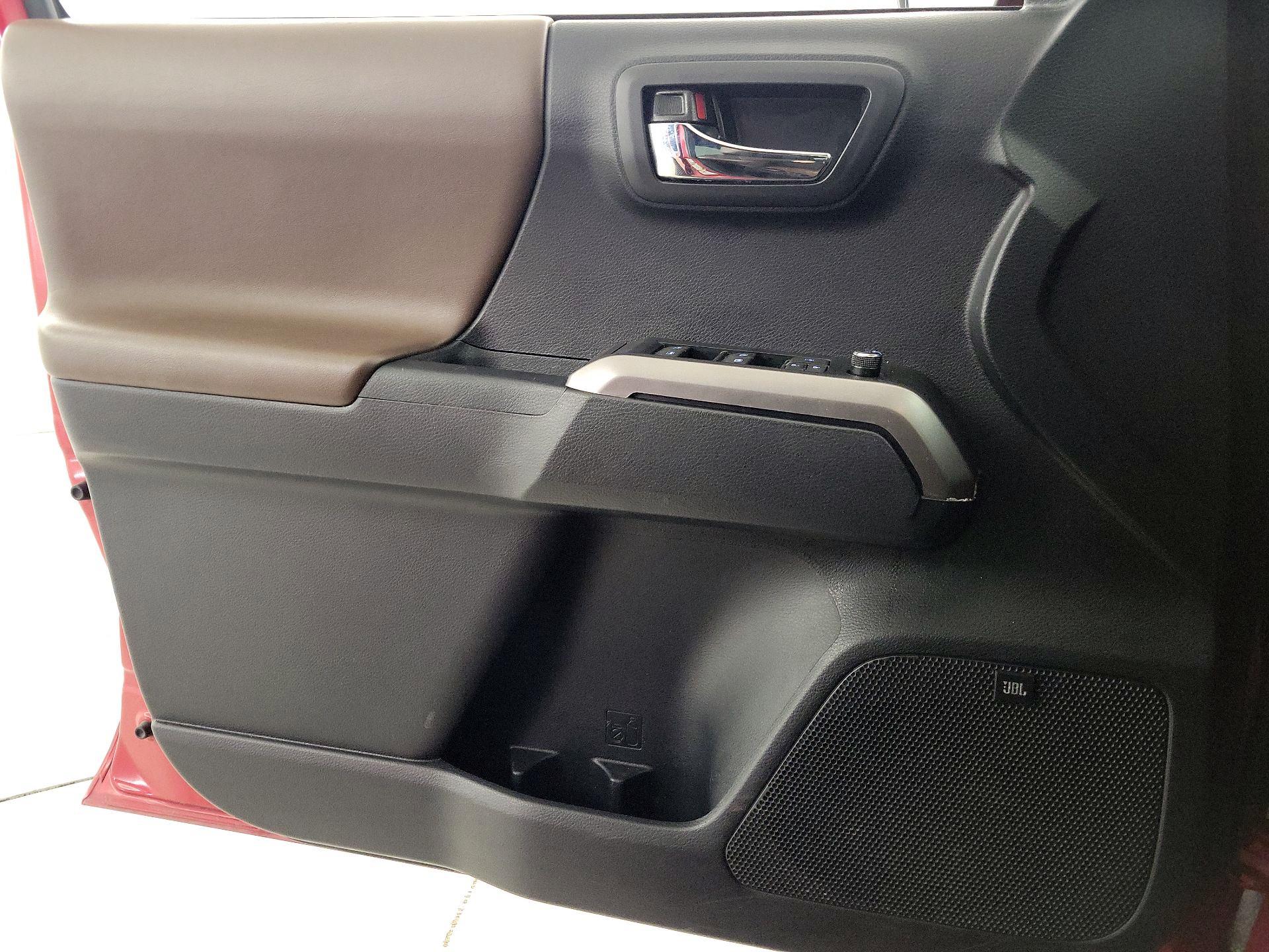 Thumbnail: 2018 Toyota Tacoma - 12