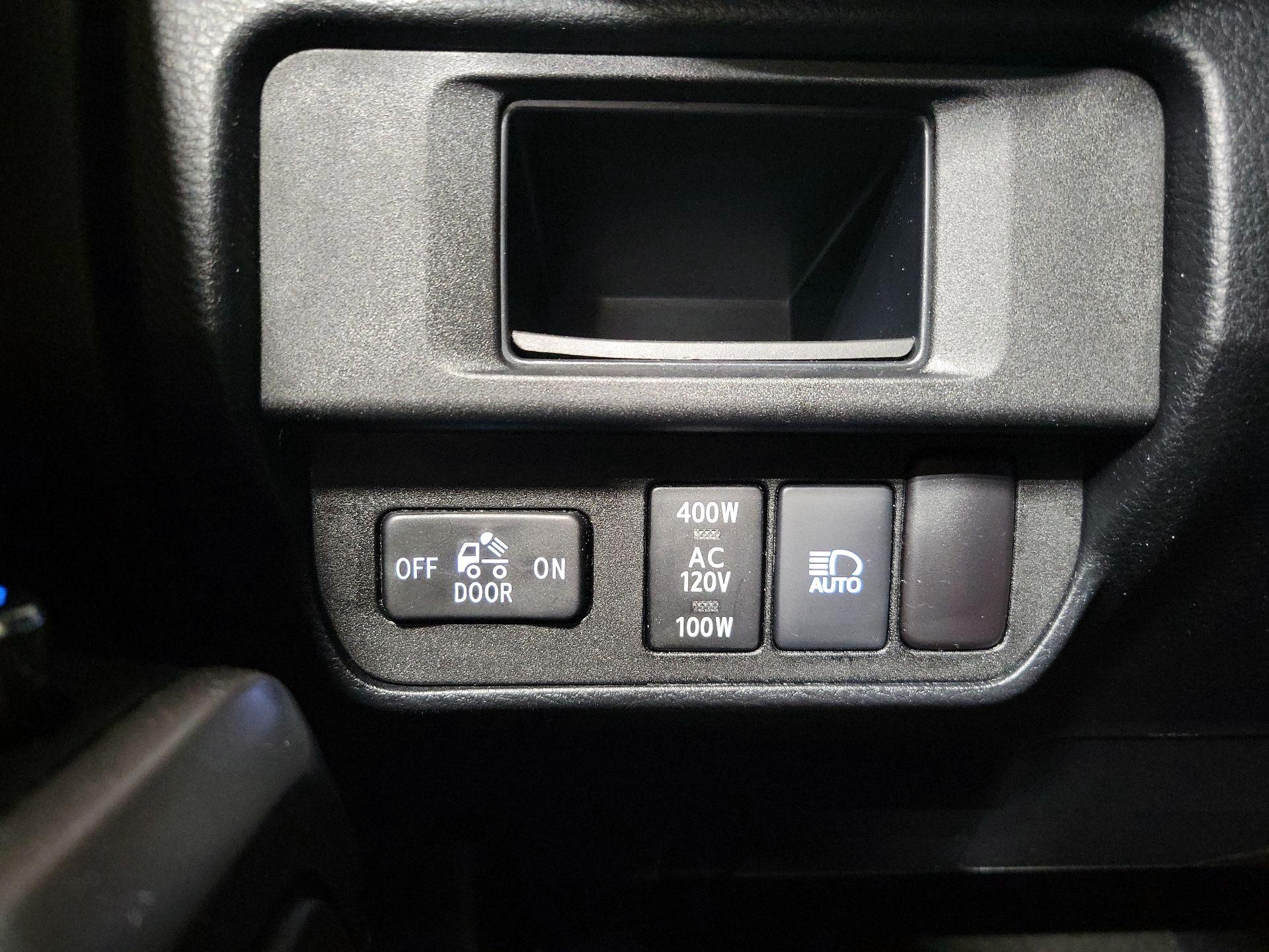 Thumbnail: 2018 Toyota Tacoma - 13