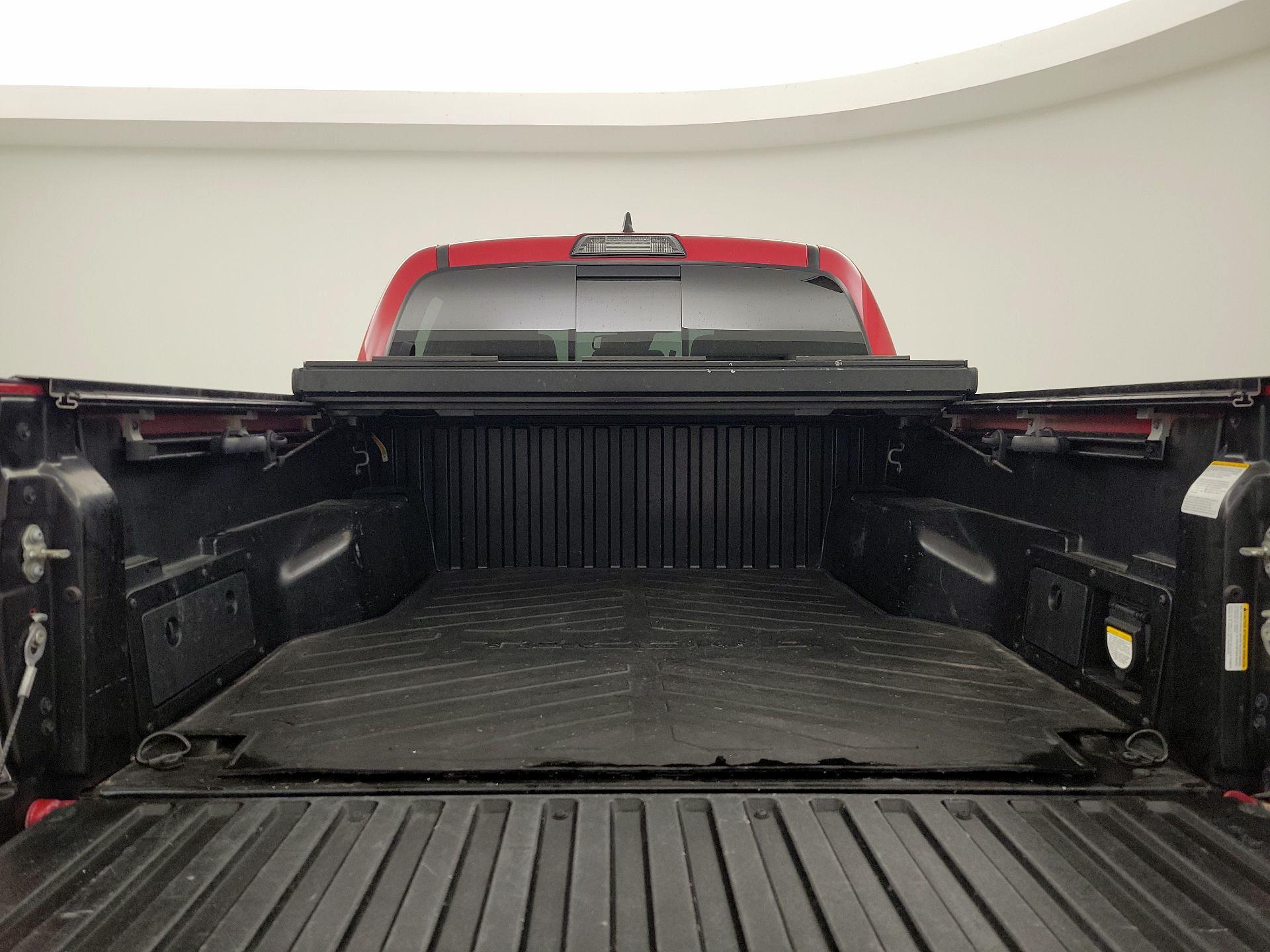 Thumbnail: 2018 Toyota Tacoma - 20