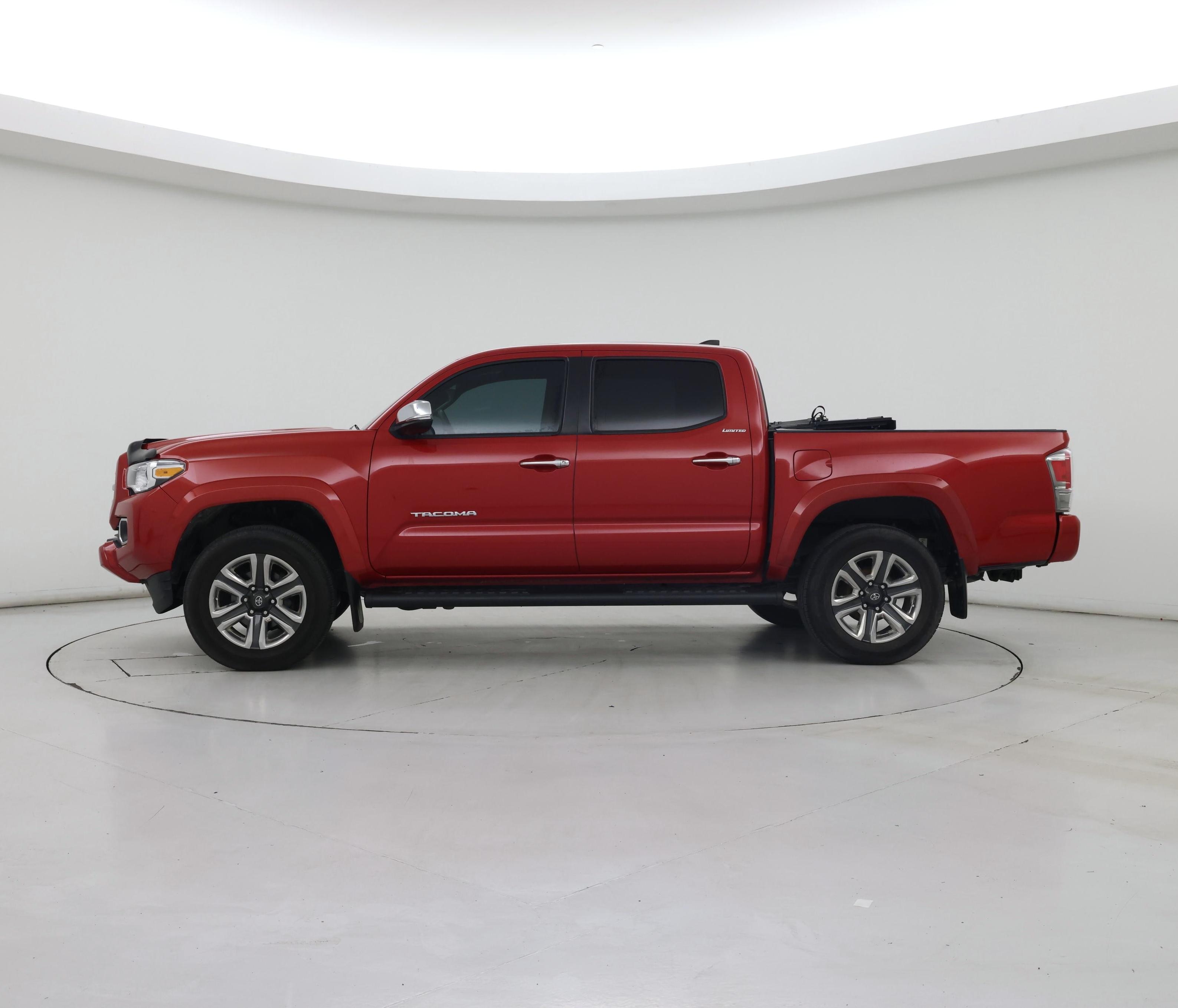 Thumbnail: 2018 Toyota Tacoma - 3