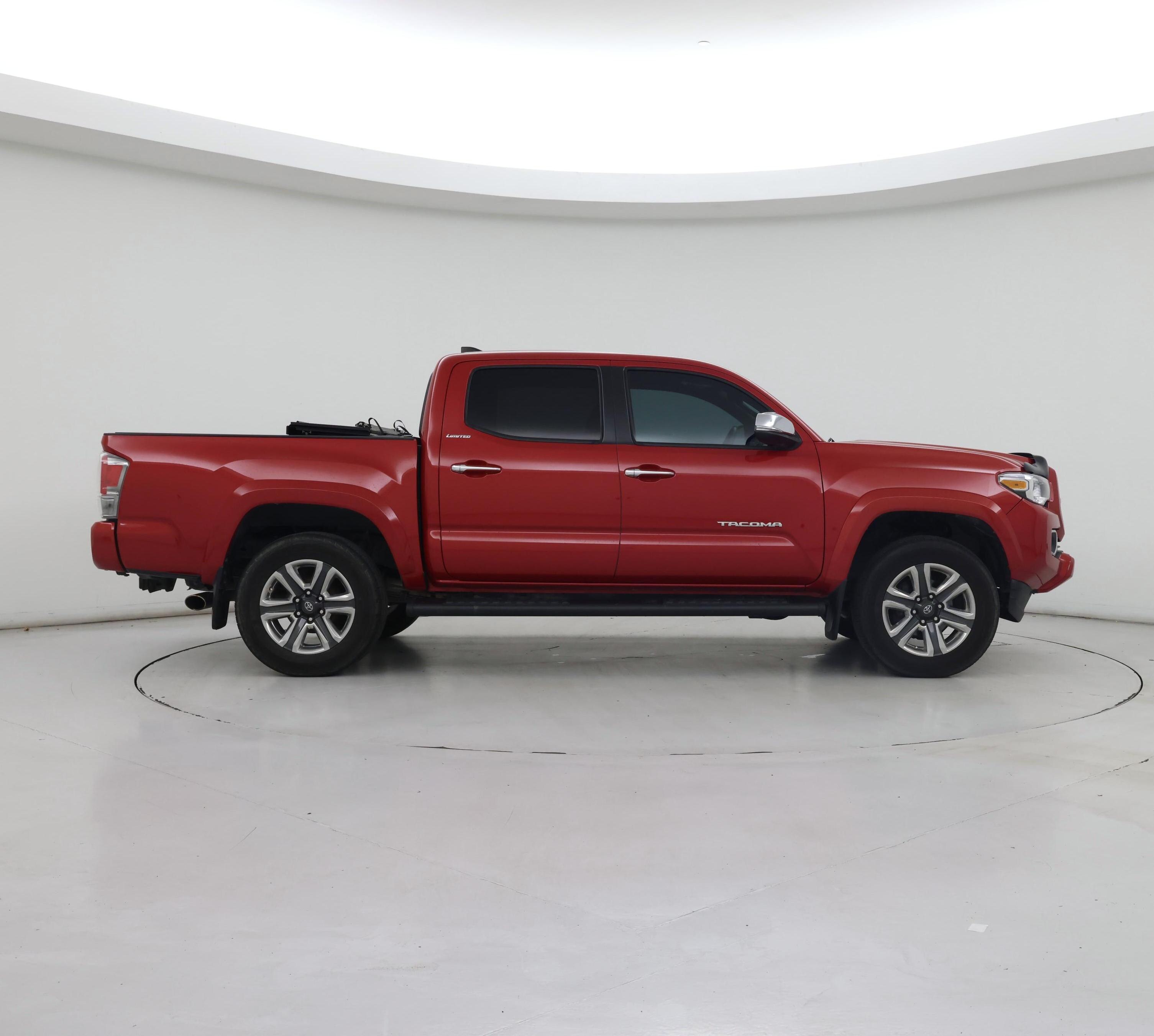 Thumbnail: 2018 Toyota Tacoma - 7