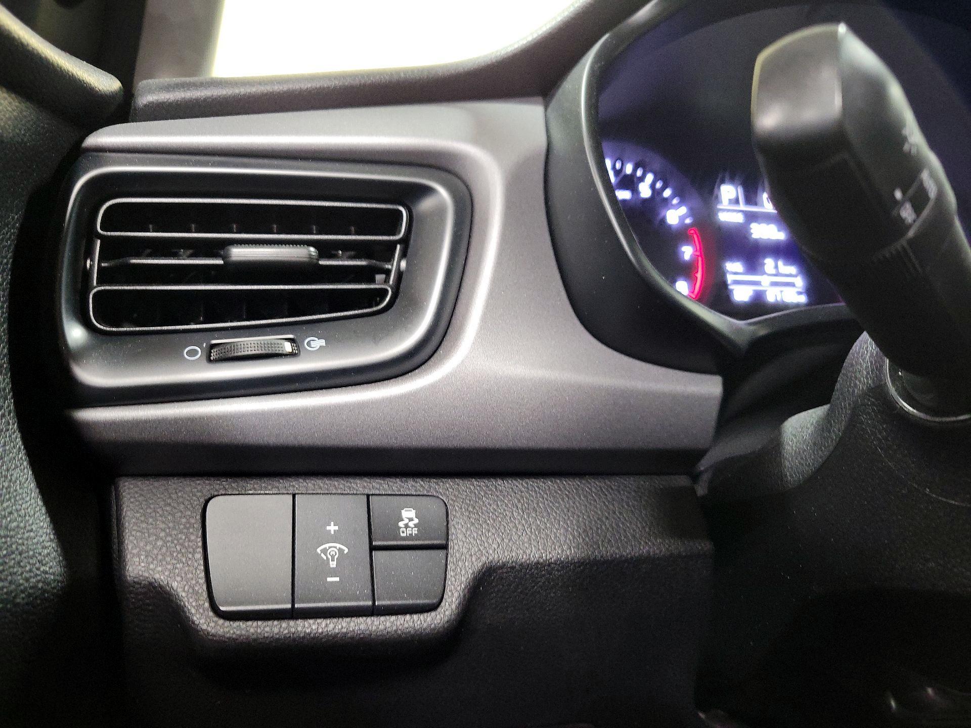 Thumbnail: 2018 Kia Rio - 13