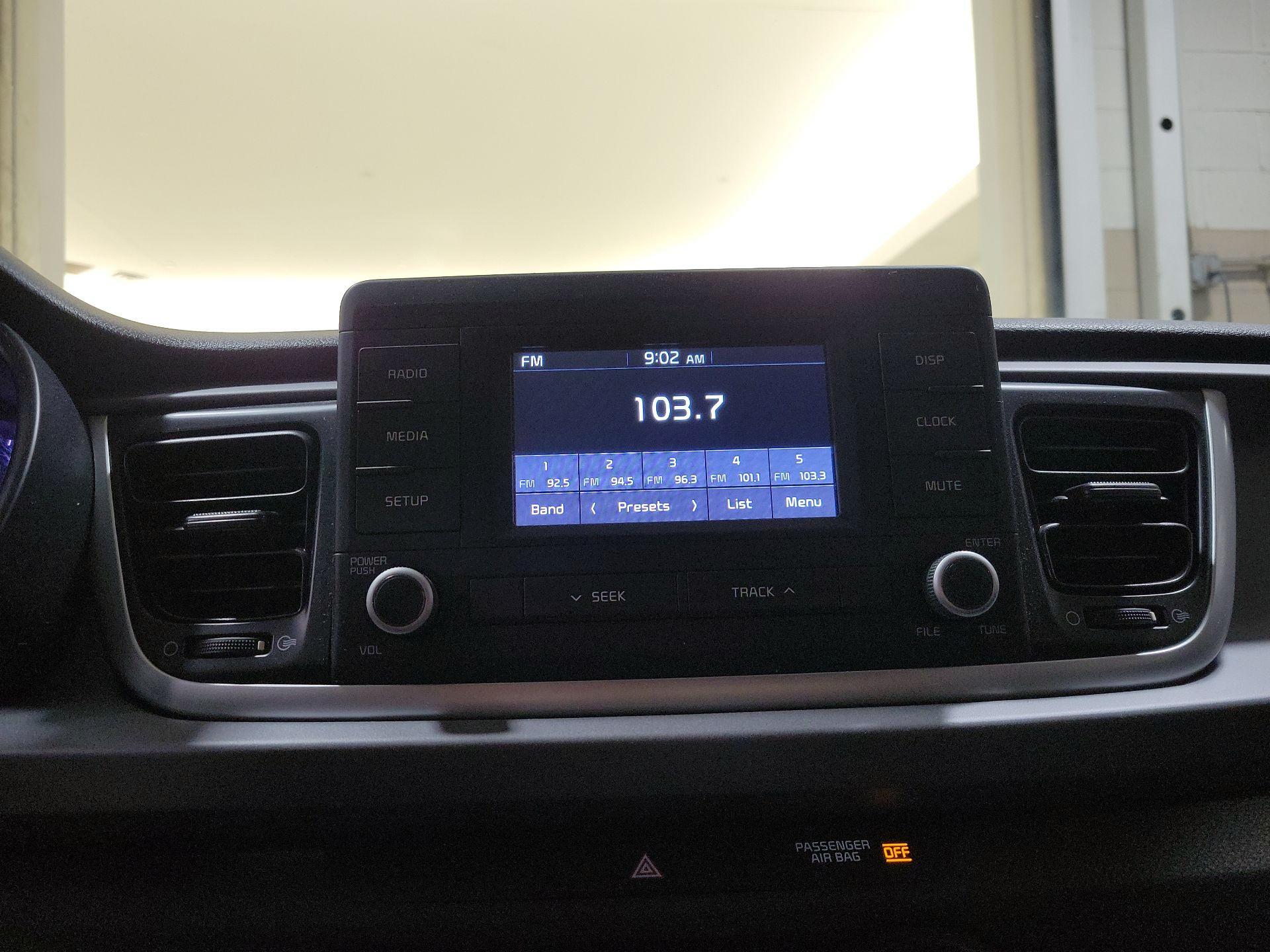 Thumbnail: 2018 Kia Rio - 14