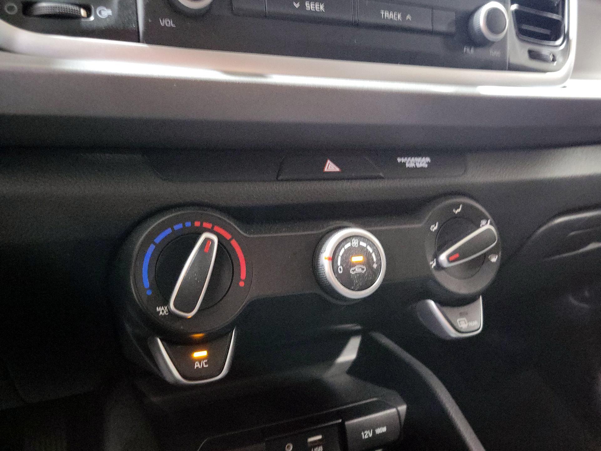 Thumbnail: 2018 Kia Rio - 15