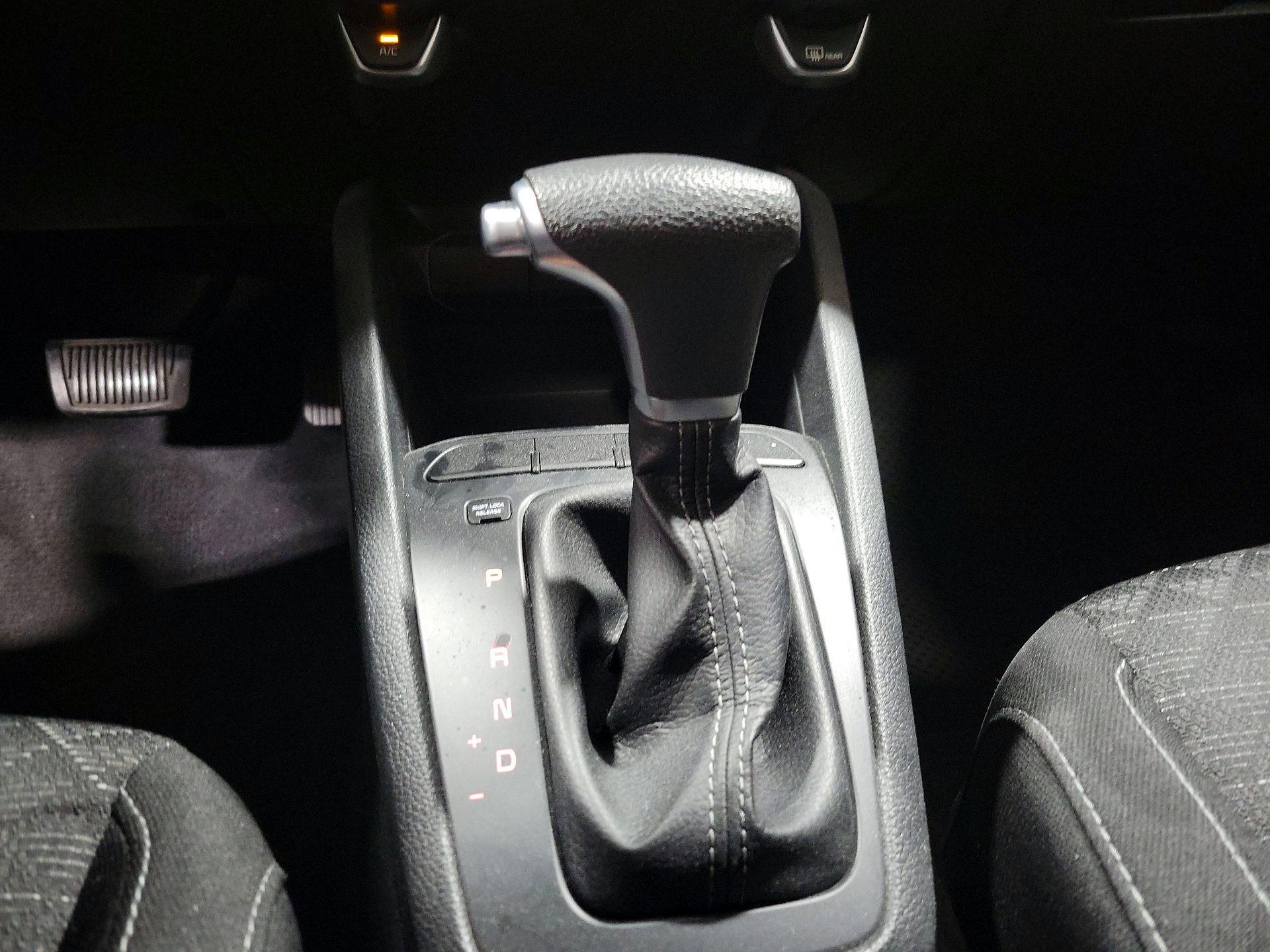 Thumbnail: 2018 Kia Rio - 16