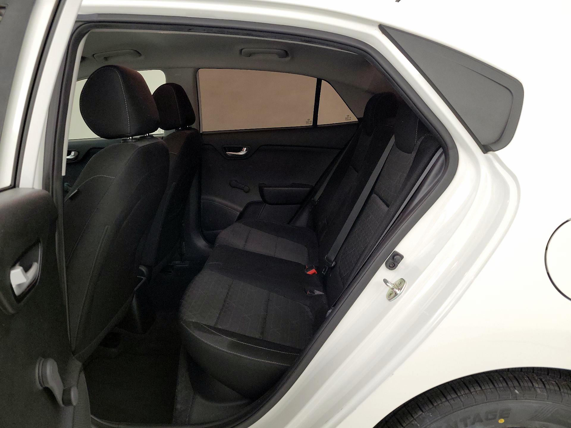 Thumbnail: 2018 Kia Rio - 17