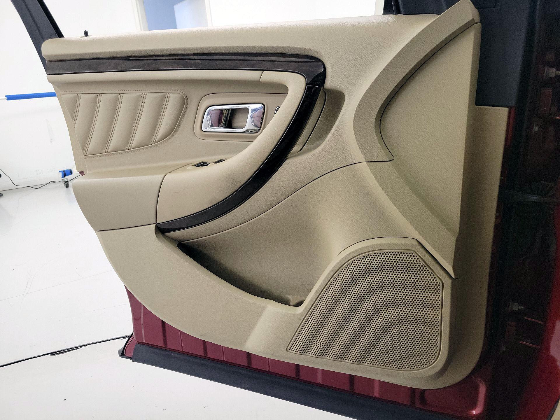 Thumbnail: 2018 Ford Taurus - 12