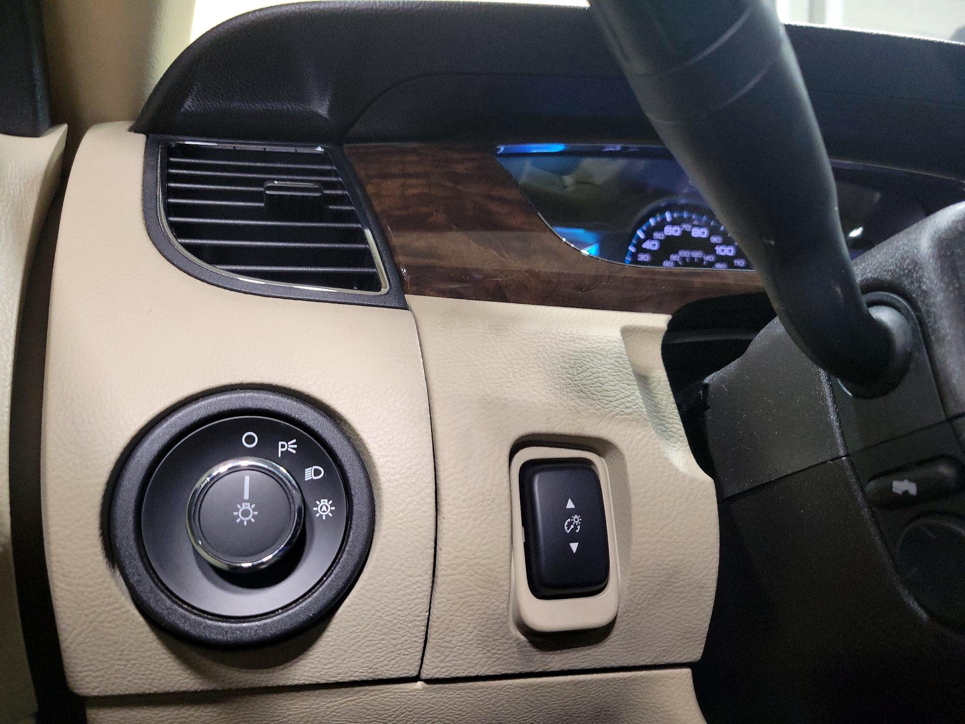 Thumbnail: 2018 Ford Taurus - 13