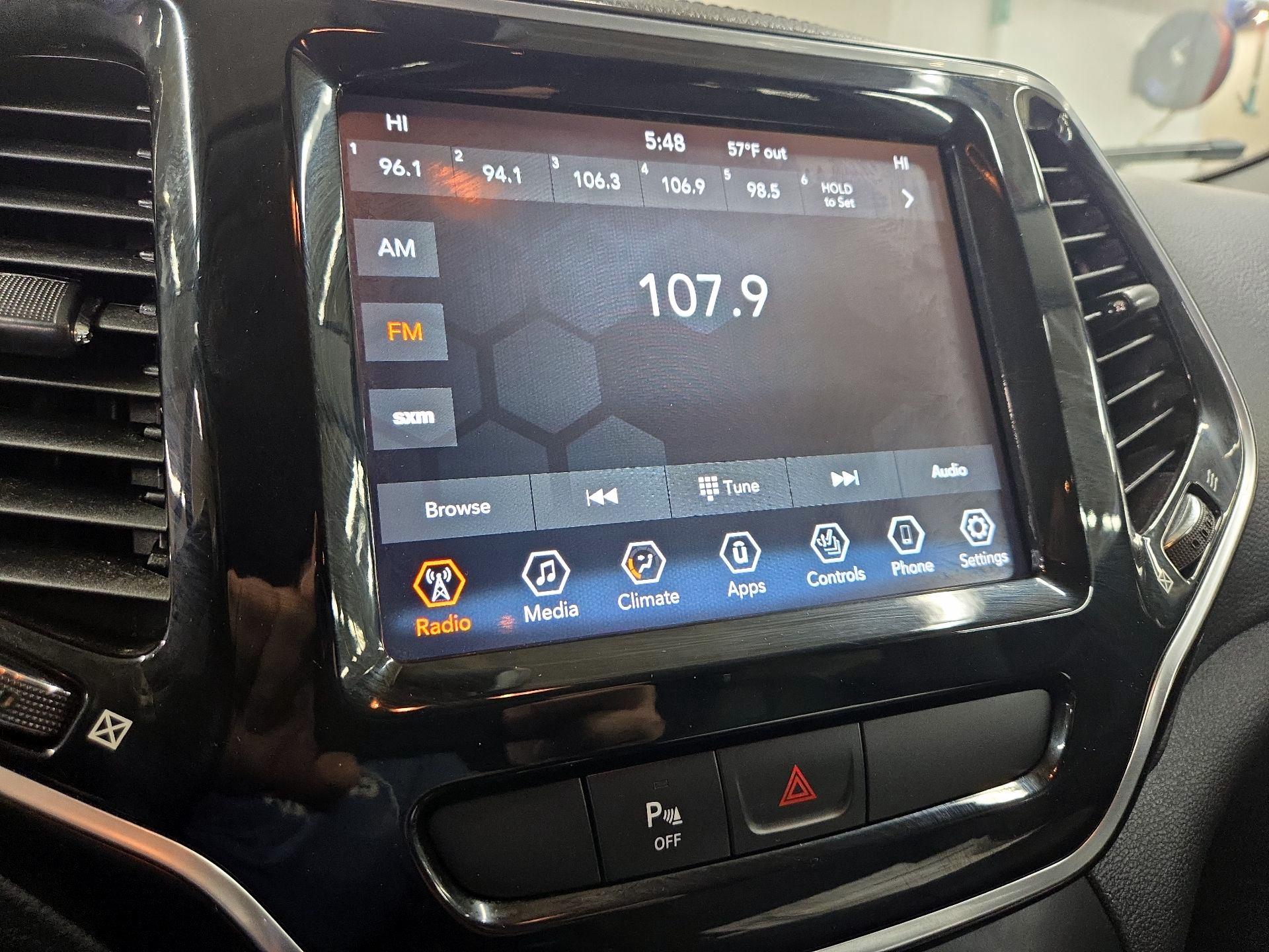 Thumbnail: 2020 Jeep Cherokee - 14