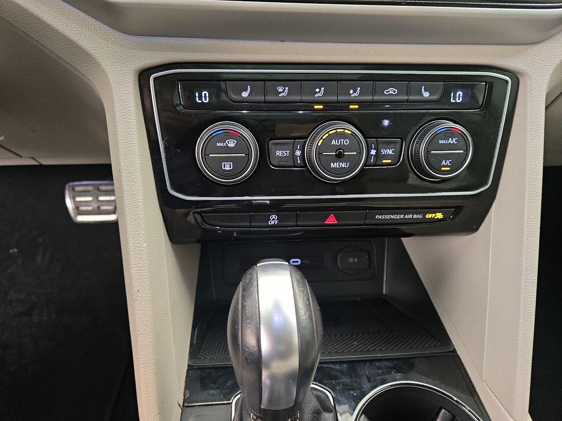 Thumbnail: 2022 Volkswagen Atlas - 17