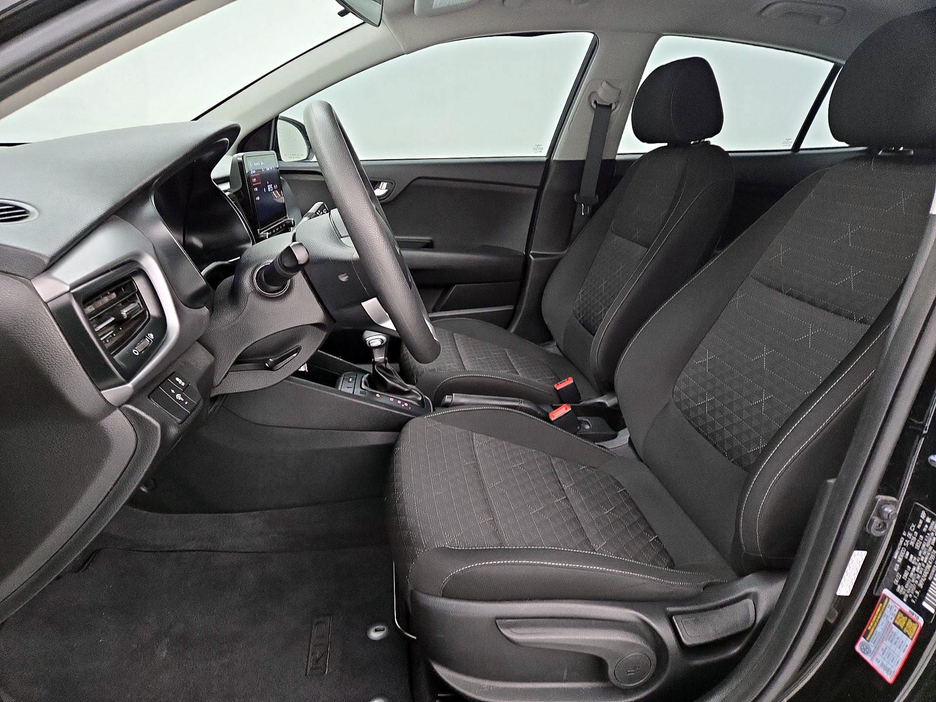 Thumbnail: 2022 Kia Rio - 11