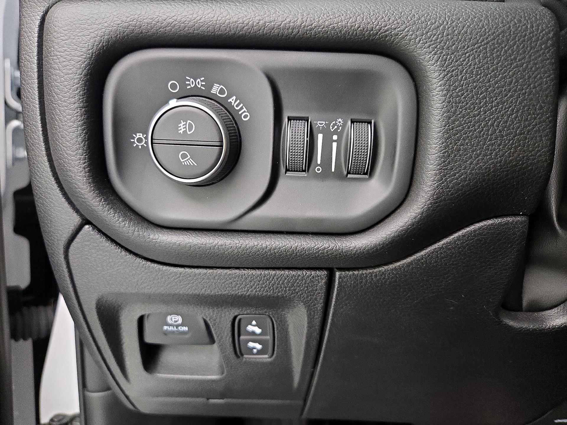 Thumbnail: 2025 RAM 1500 - 13