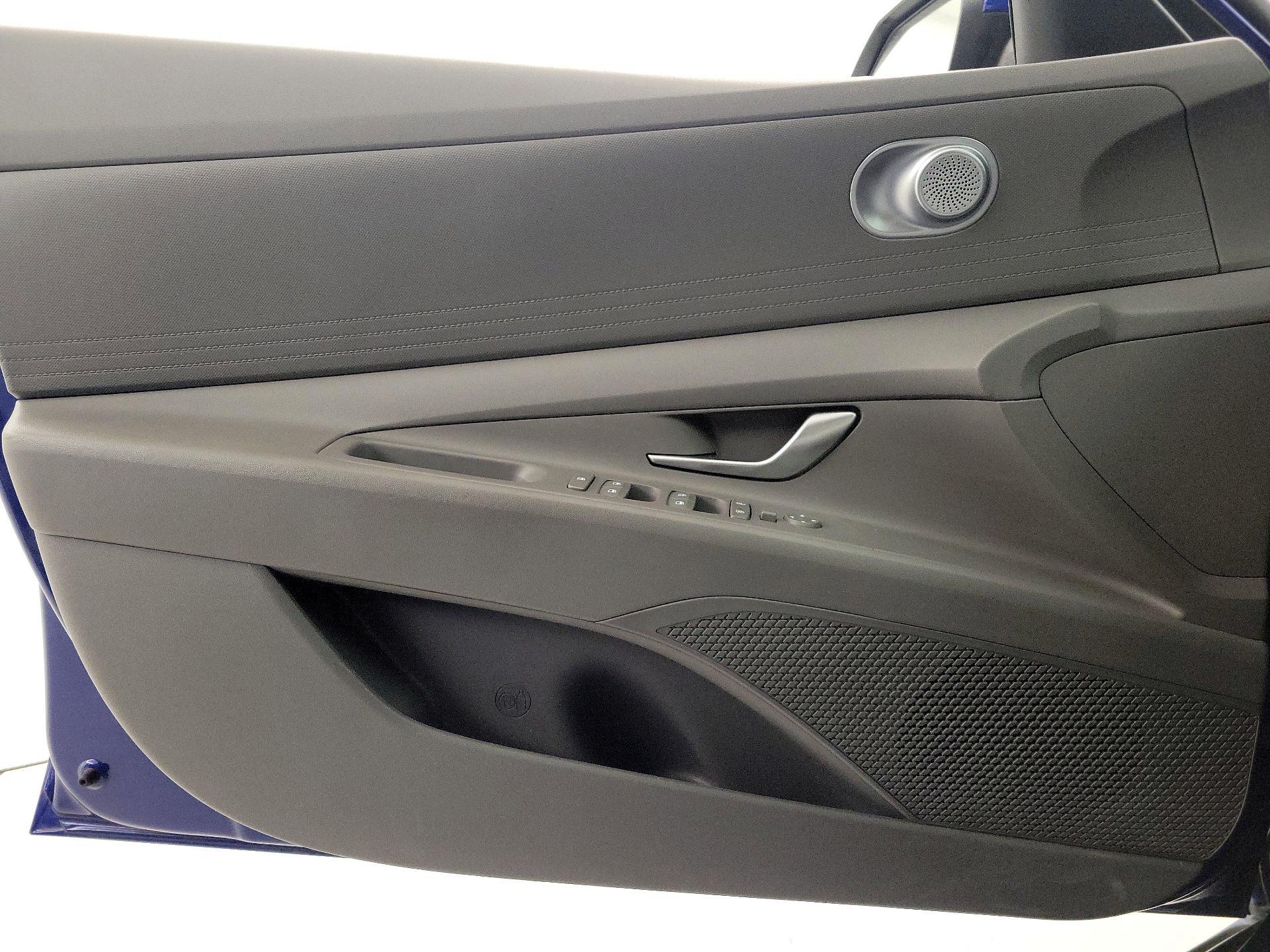 Thumbnail: 2022 Hyundai Elantra - 12