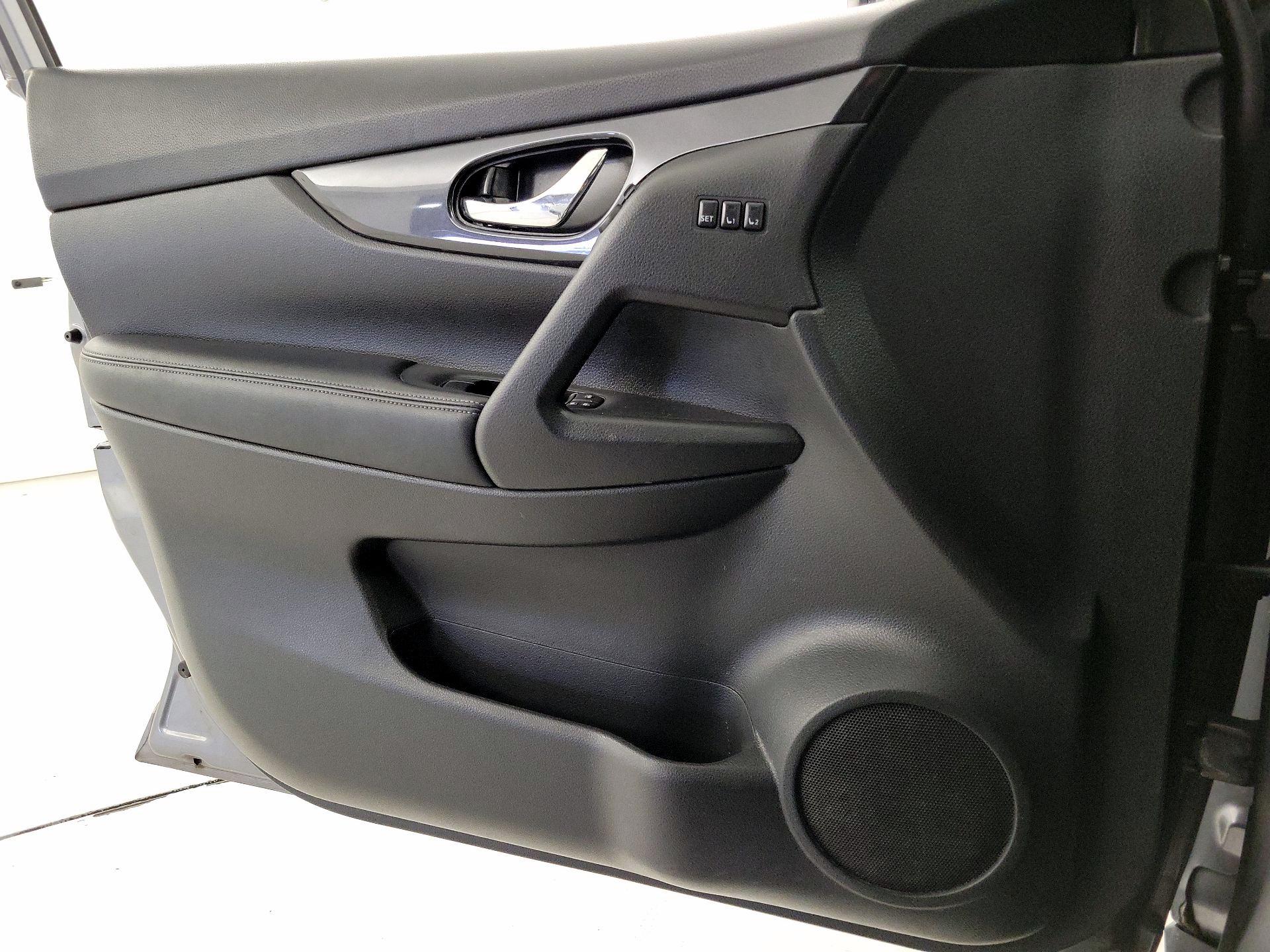 Thumbnail: 2018 Nissan Rogue - 12