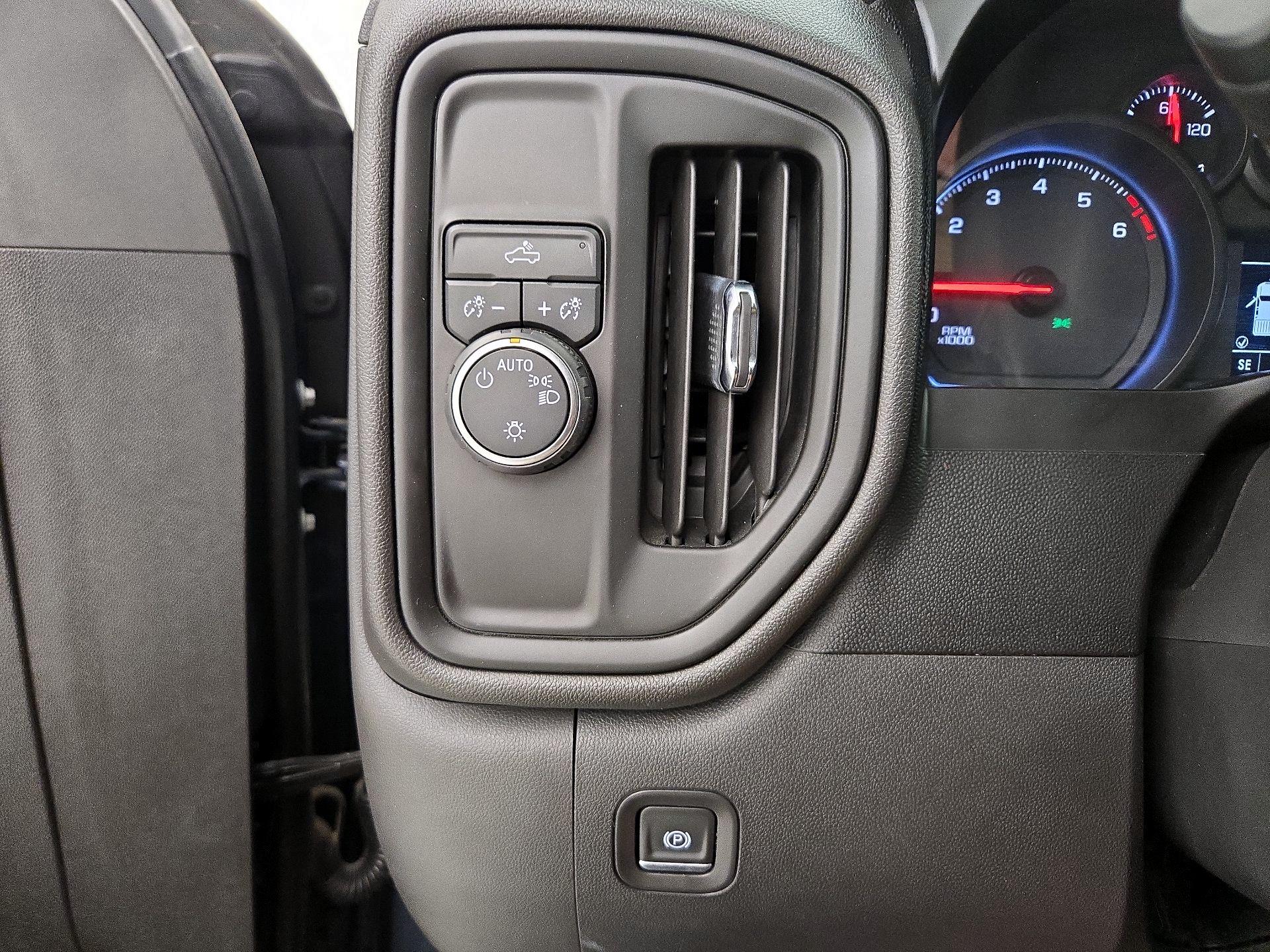 Thumbnail: 2020 Chevrolet Silverado 1500 - 13