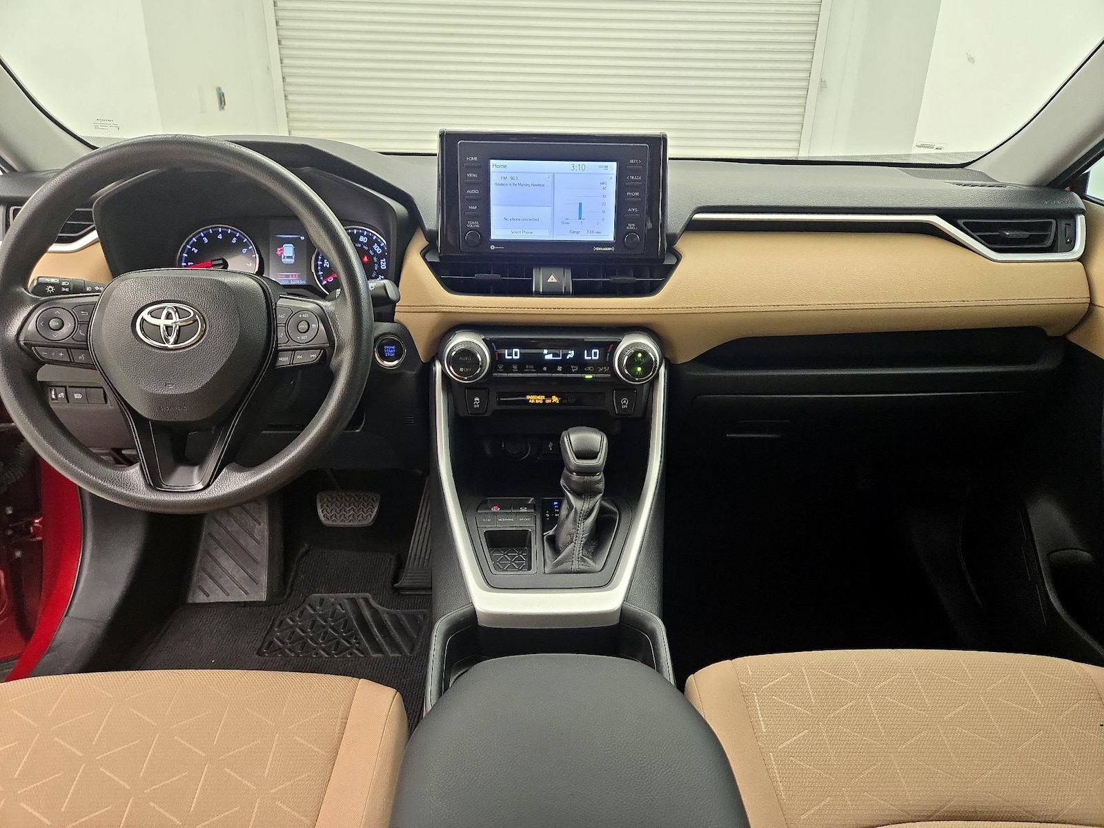 2021 Toyota RAV4 XLE - Photo 10