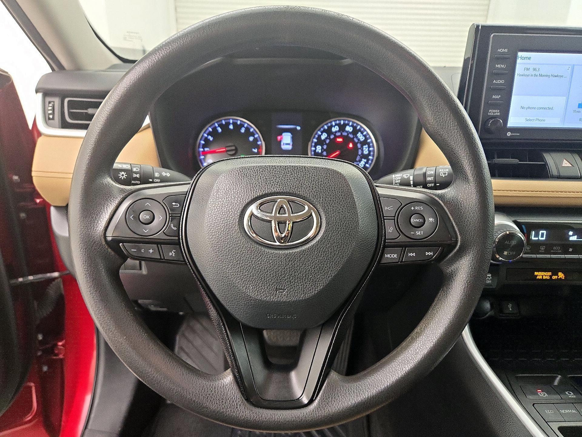 Thumbnail: 2021 Toyota RAV4 - 10