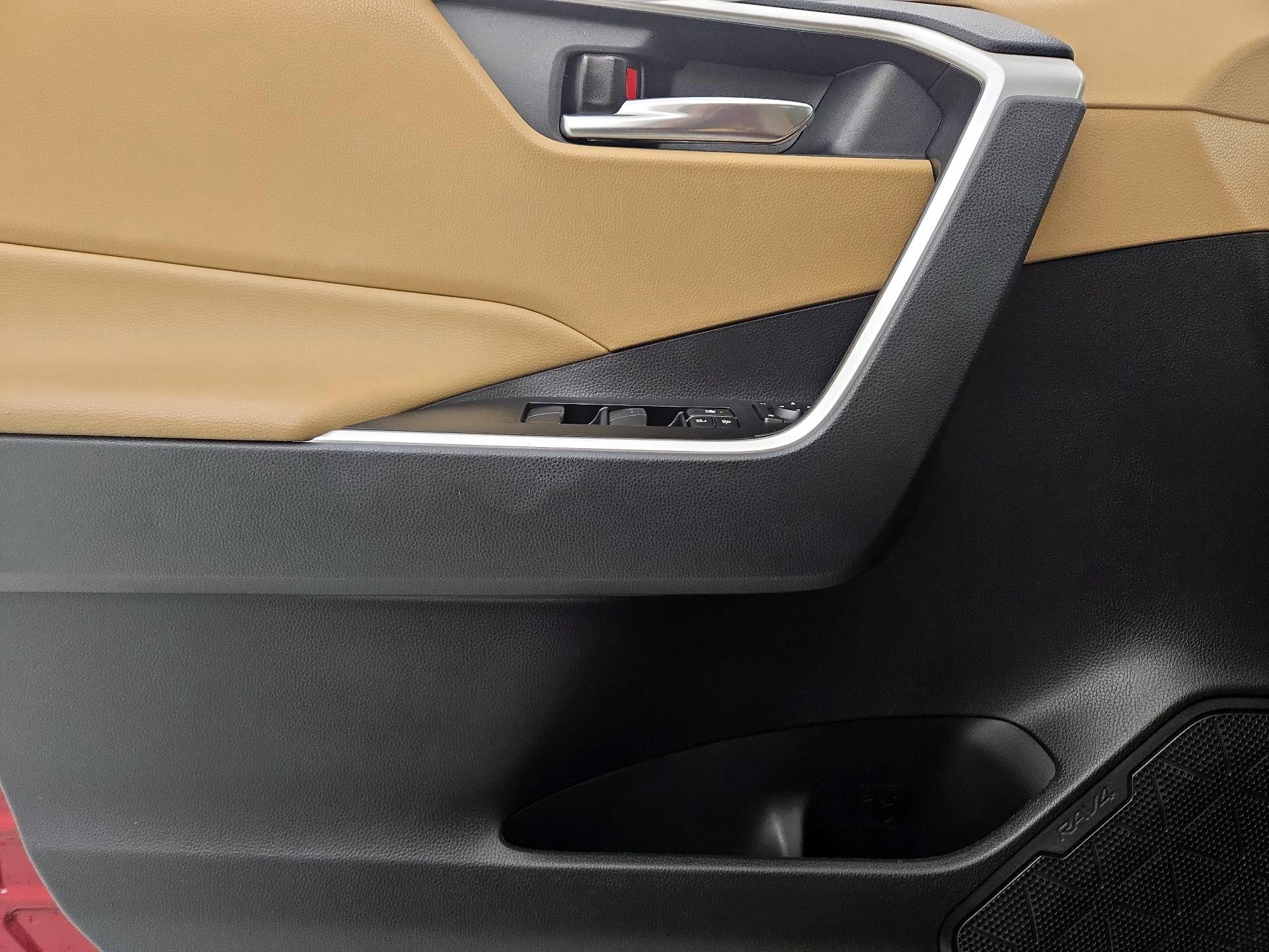Thumbnail: 2021 Toyota RAV4 - 12