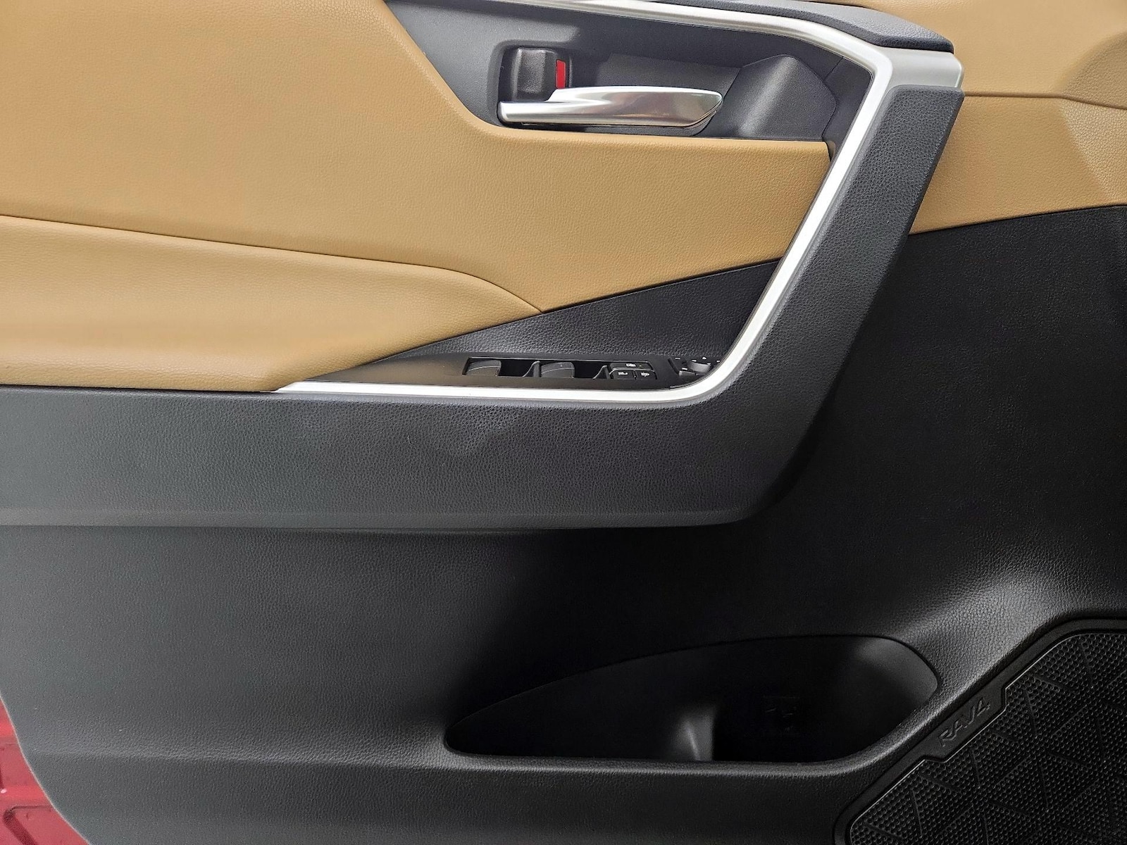 2021 Toyota RAV4 XLE - Photo 13