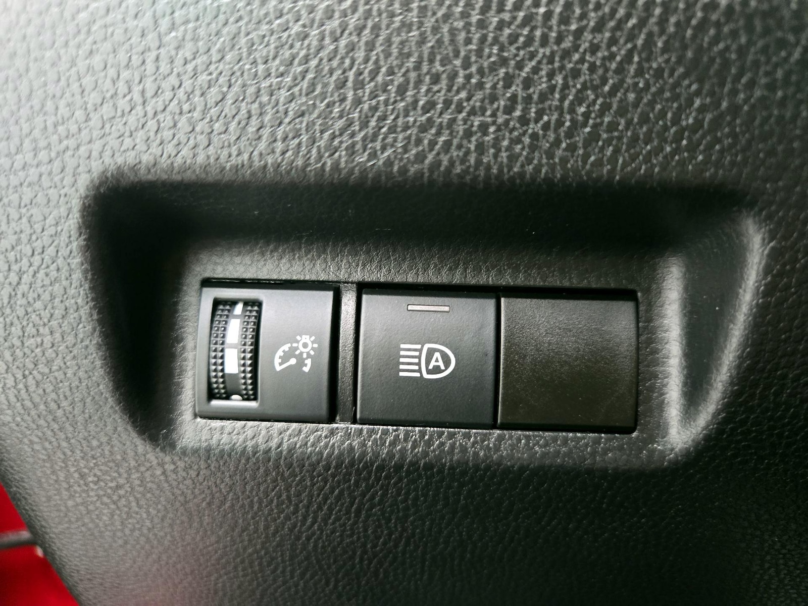 2021 Toyota RAV4 XLE - Photo 14