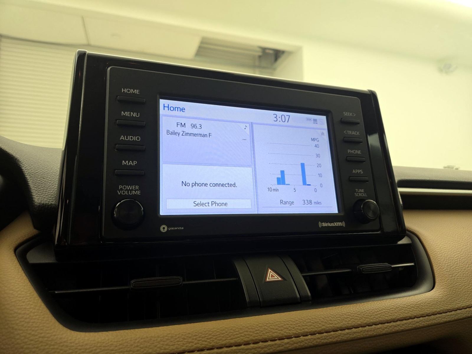 2021 Toyota RAV4 XLE - Photo 16