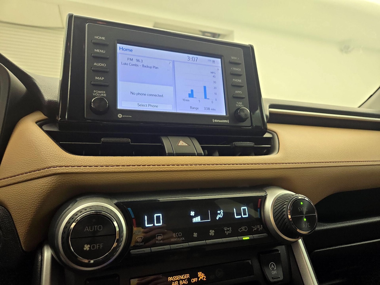 2021 Toyota RAV4 XLE - Photo 17