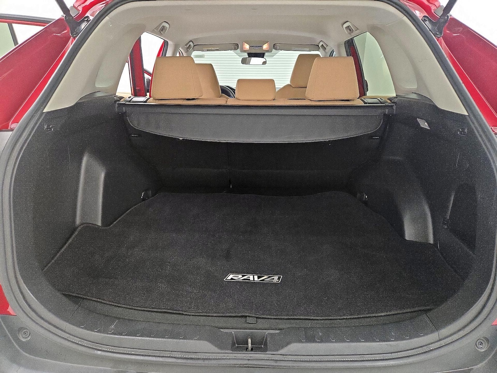 2021 Toyota RAV4 XLE - Photo 21