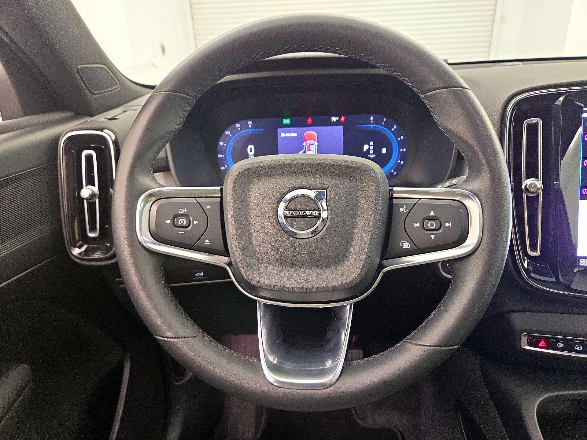 Thumbnail: 2024 Volvo XC40 - 10