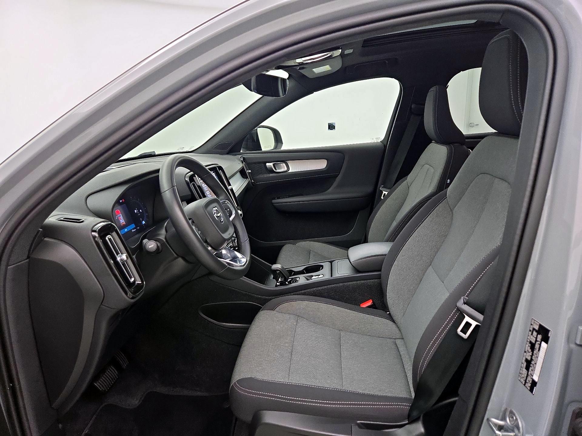 Thumbnail: 2024 Volvo XC40 - 11