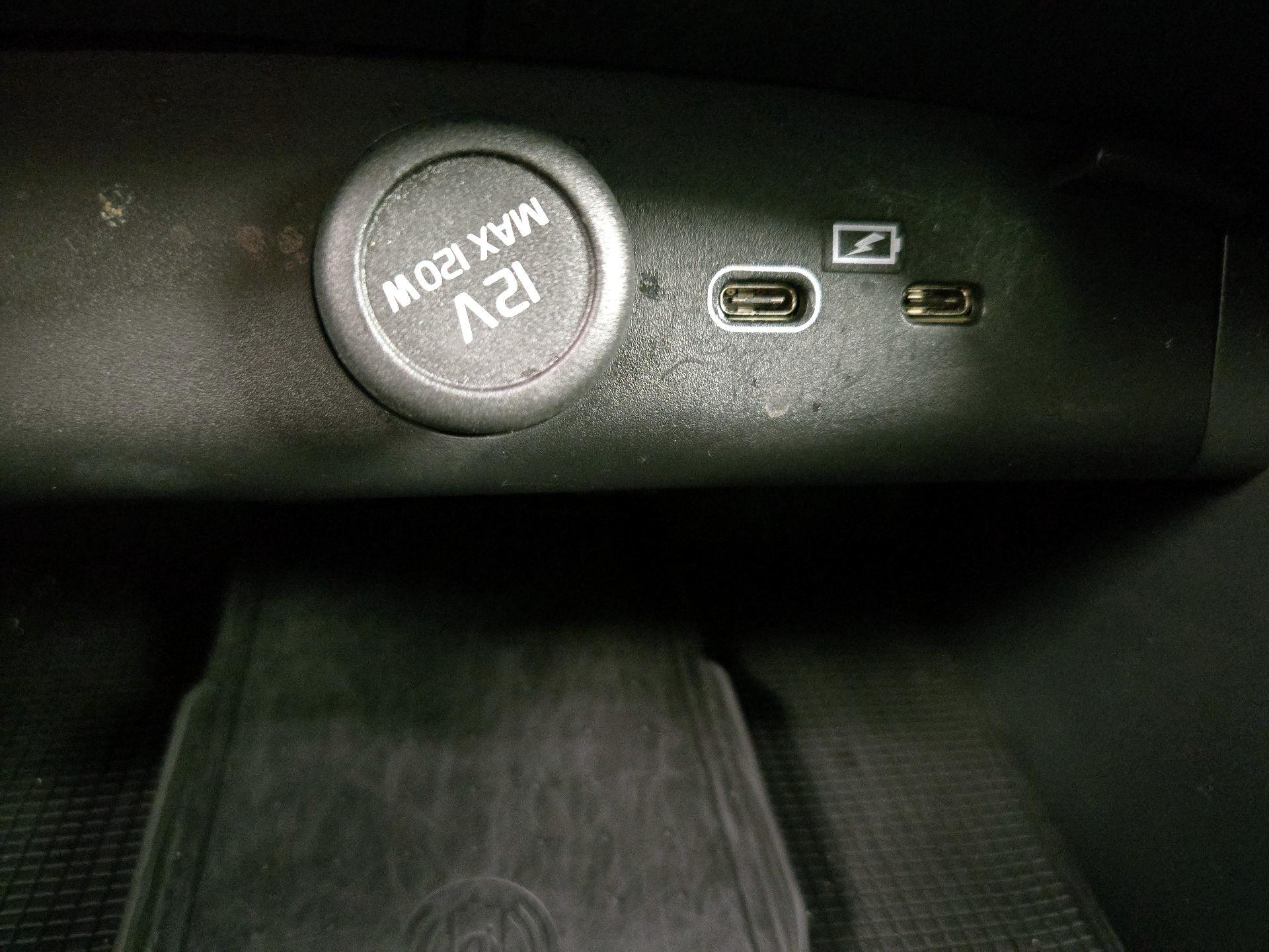 Thumbnail: 2024 Volvo XC40 - 19