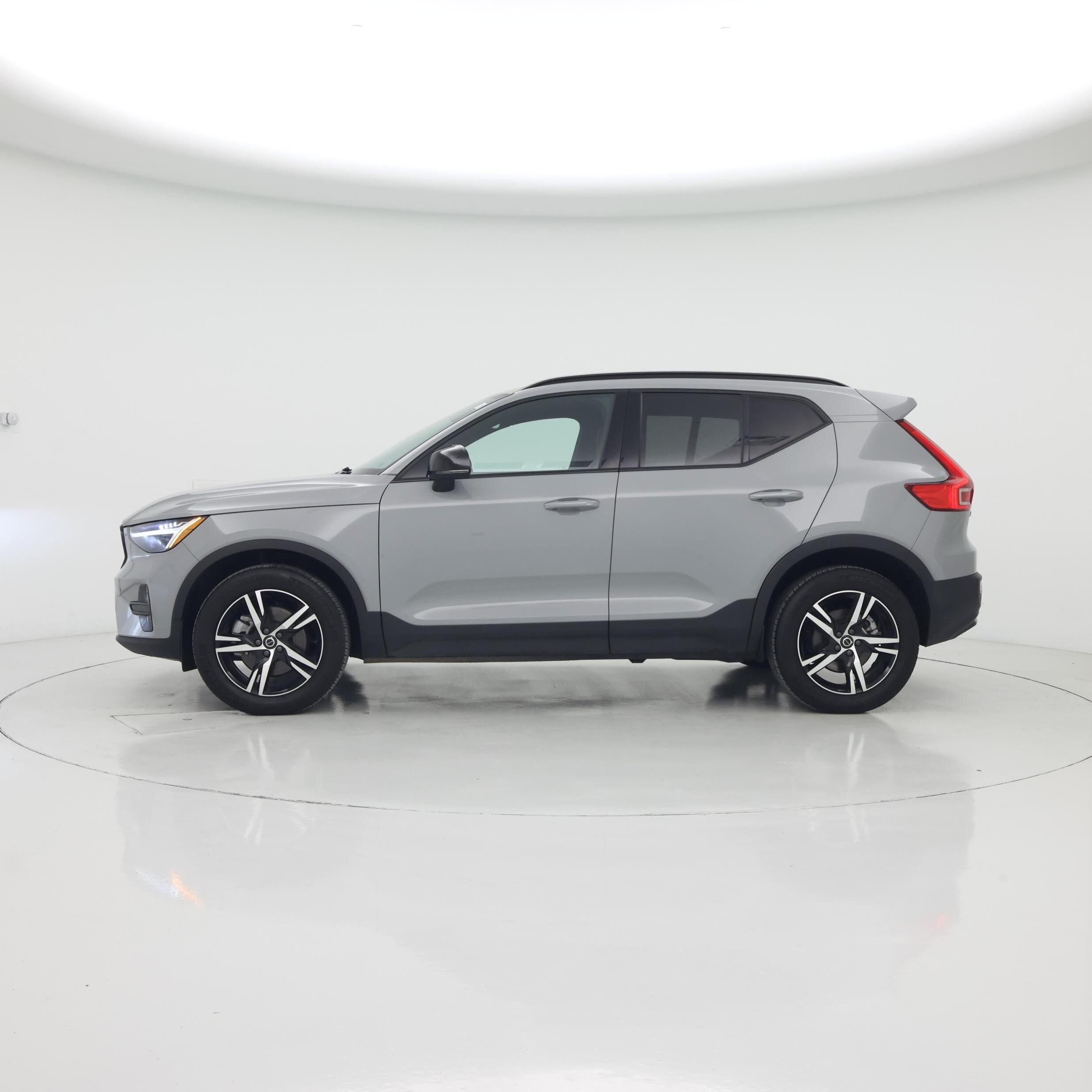 Thumbnail: 2024 Volvo XC40 - 3
