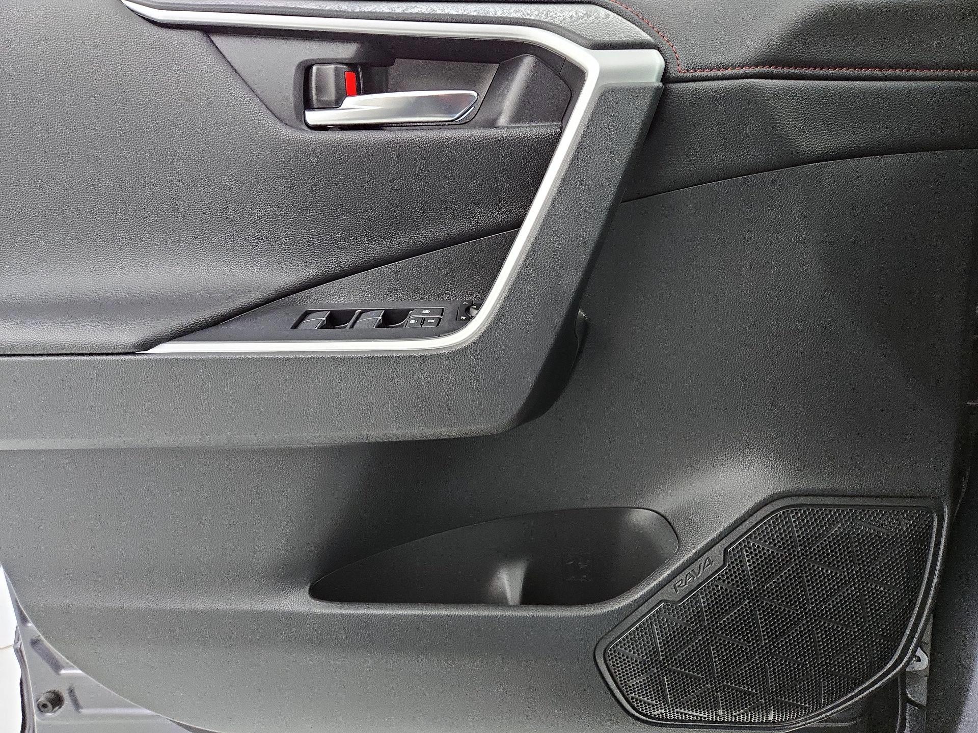 Thumbnail: 2021 Toyota RAV4 - 12