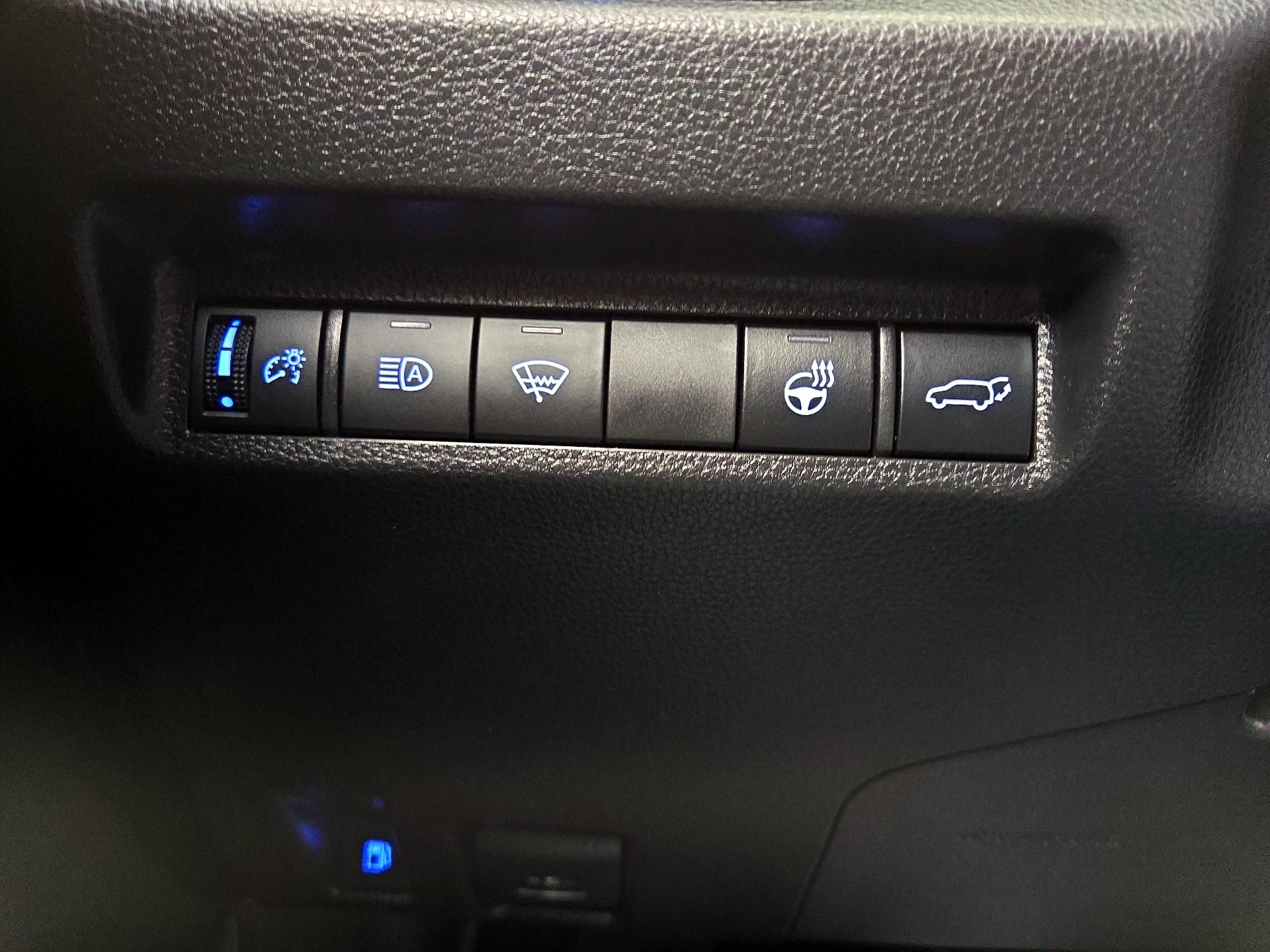 Thumbnail: 2021 Toyota RAV4 - 13