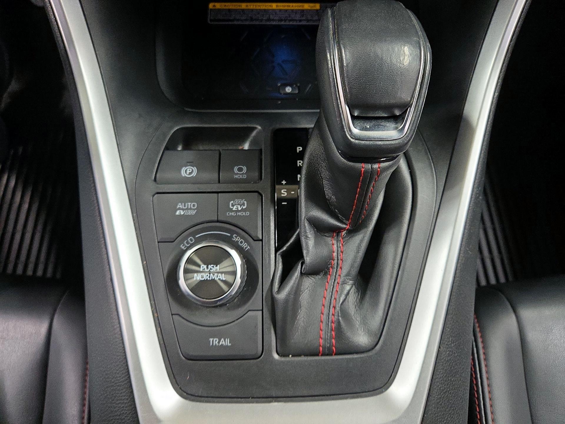 Thumbnail: 2021 Toyota RAV4 - 17