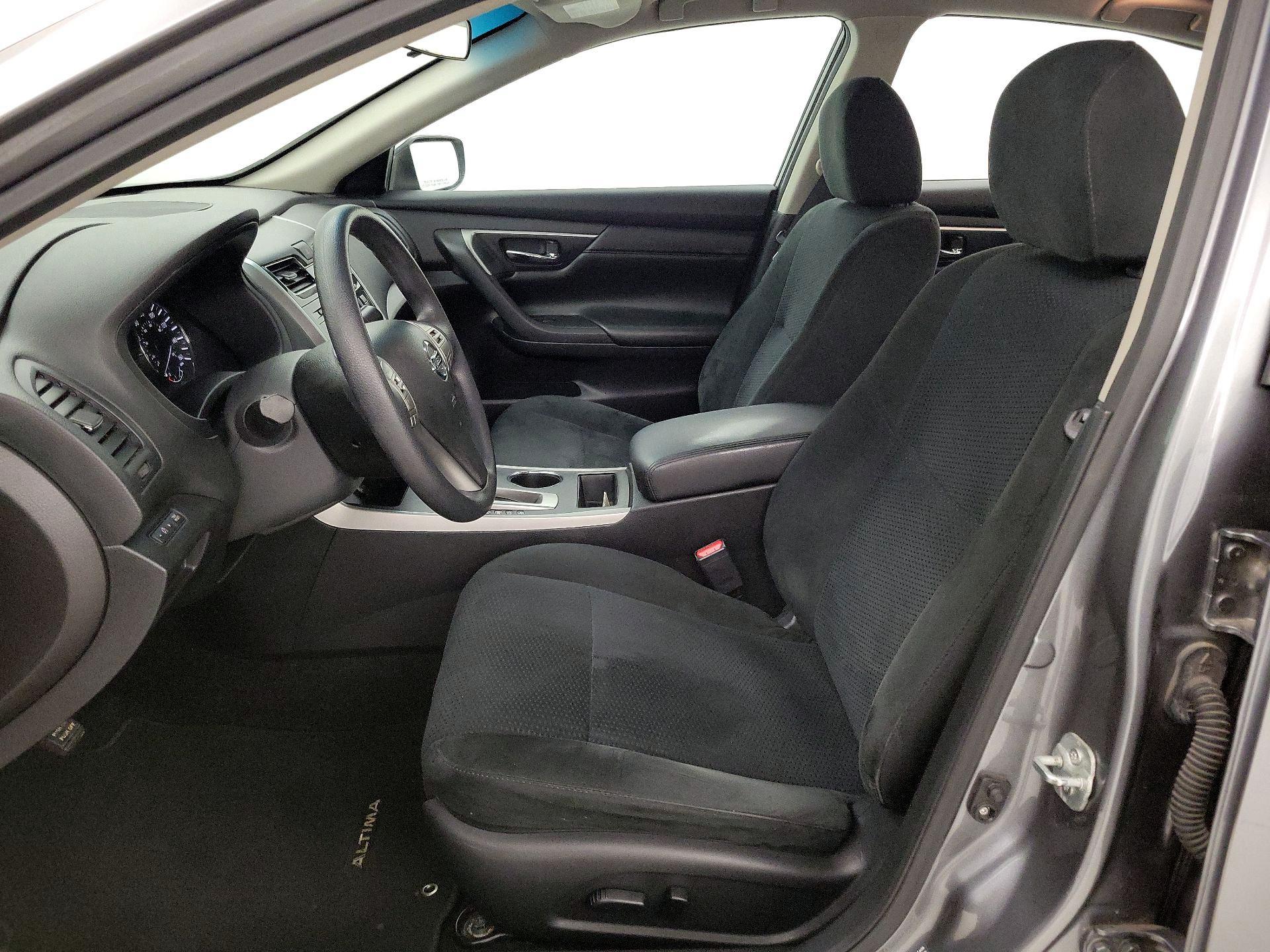 Thumbnail: 2015 Nissan Altima - 11