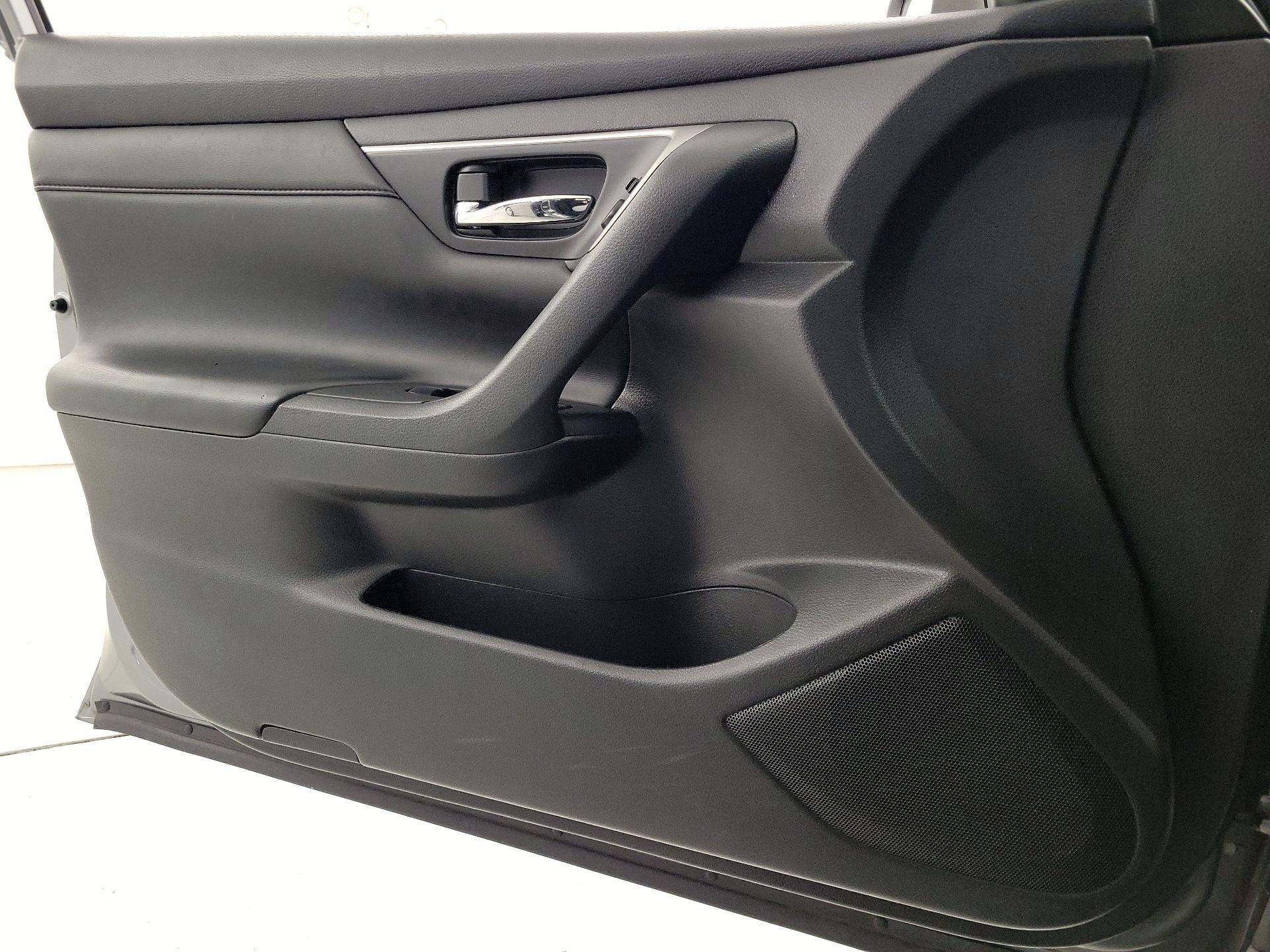 Thumbnail: 2015 Nissan Altima - 12