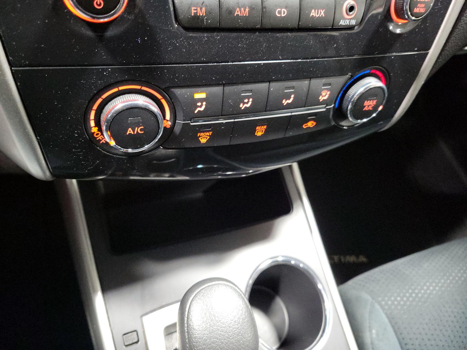 Thumbnail: 2015 Nissan Altima - 15